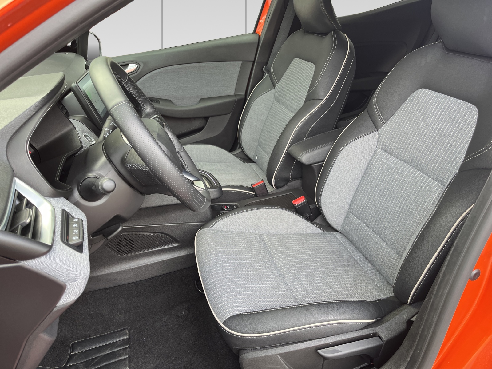 RENAULT Clio 1.0 Techno-image-6