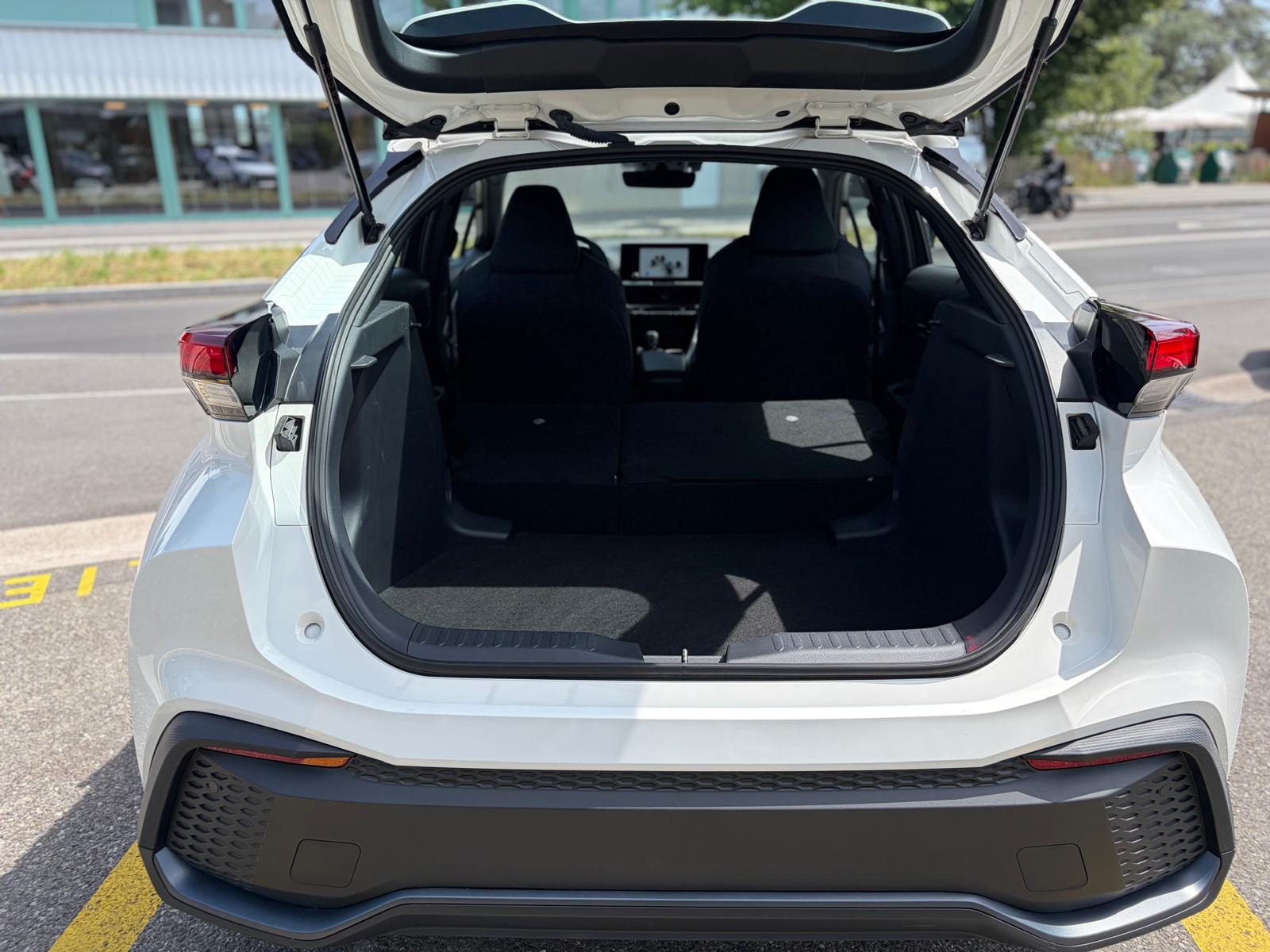 TOYOTA C-HR 1.8 HSD CVT Comfort-image-12