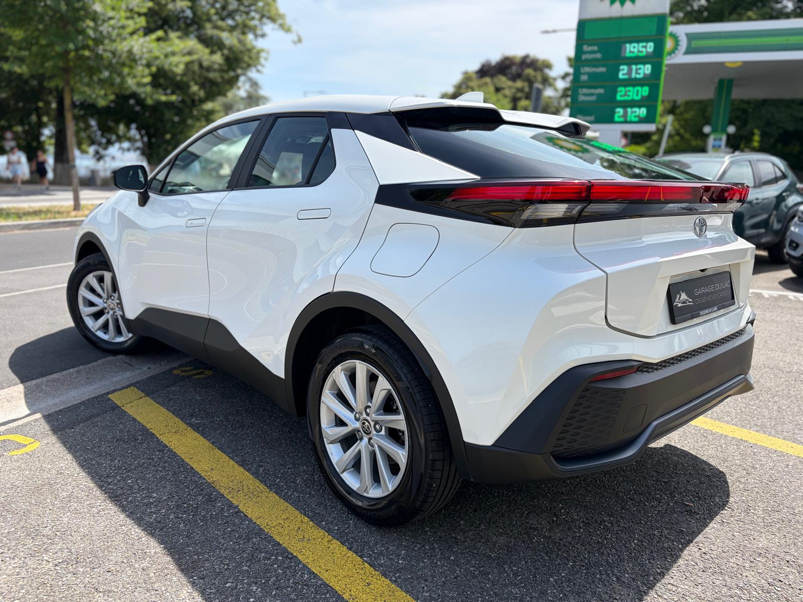 TOYOTA C-HR 1.8 HSD CVT Comfort-image-2