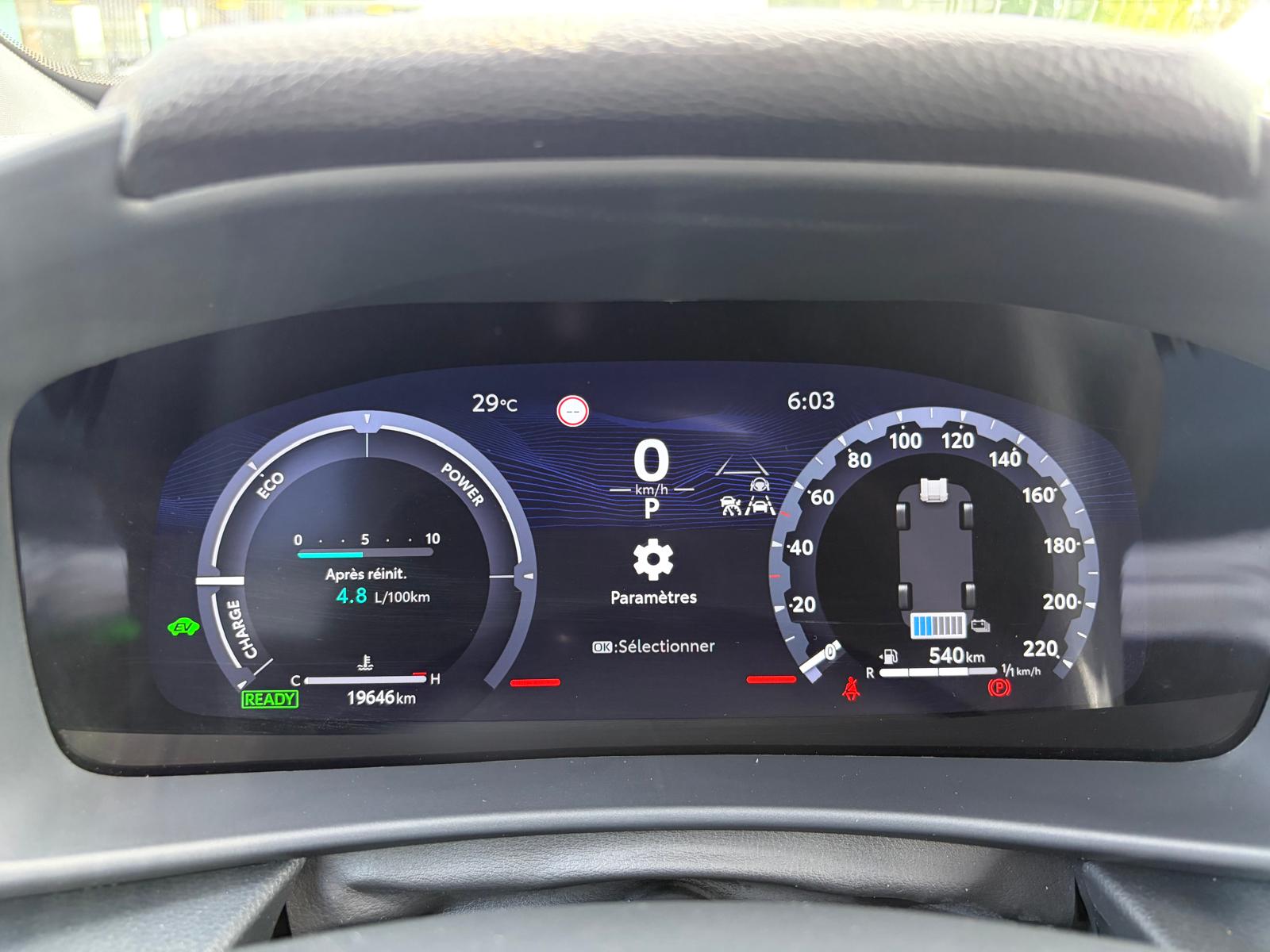 TOYOTA C-HR 1.8 HSD CVT Comfort-image-15