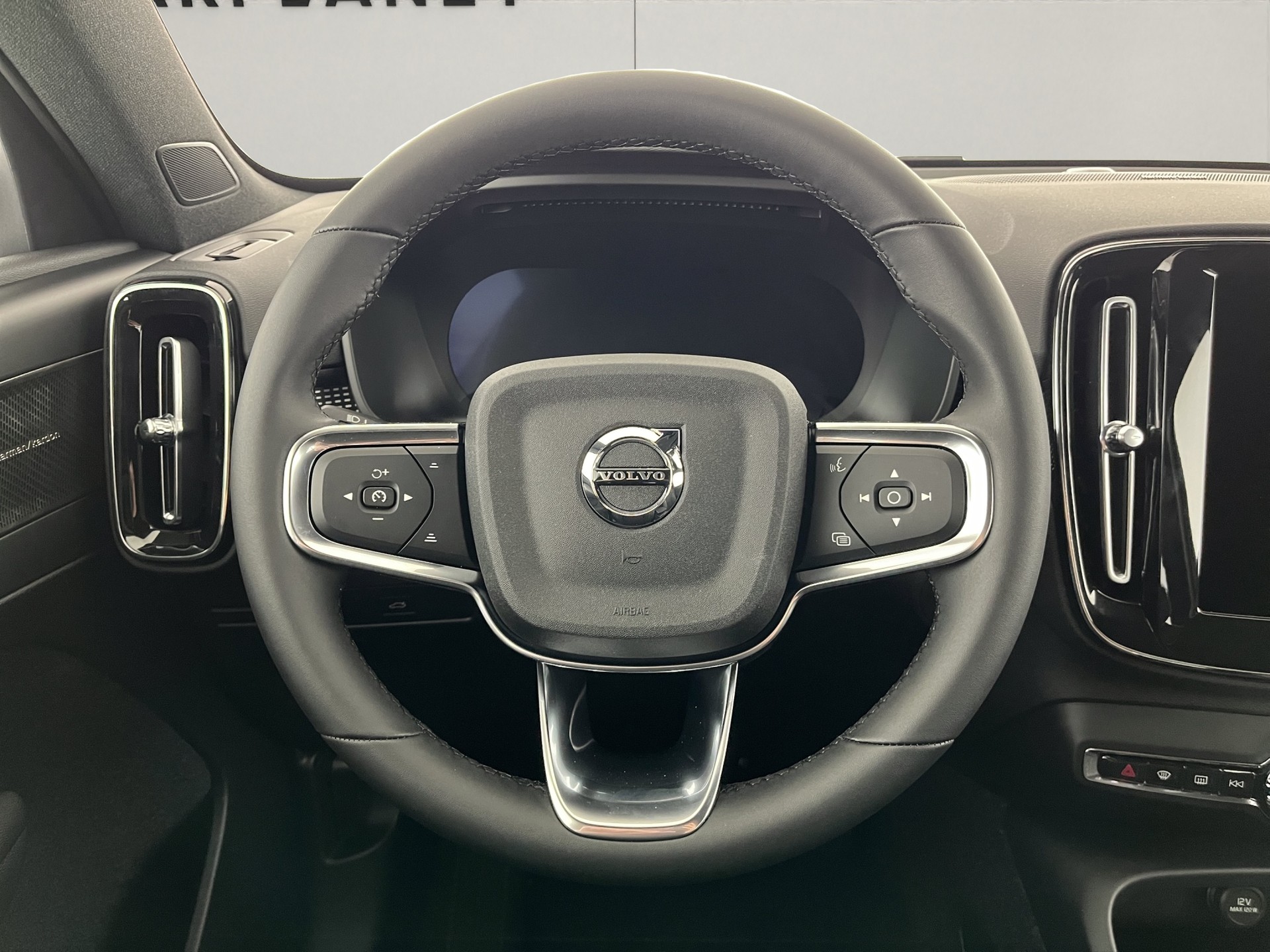VOLVO EX40 Twin Ultra Xcentric AWD-image-14