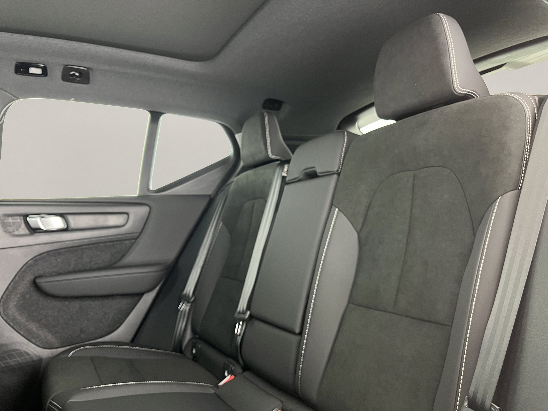 VOLVO EX40 Twin Ultra Xcentric AWD-image-8