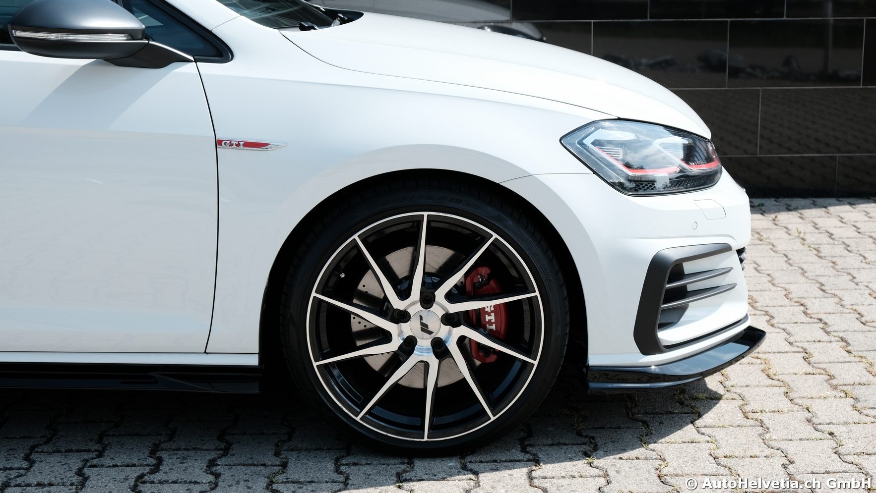 VW Golf 2.0 TSI GTI TCR - DSG-image-8