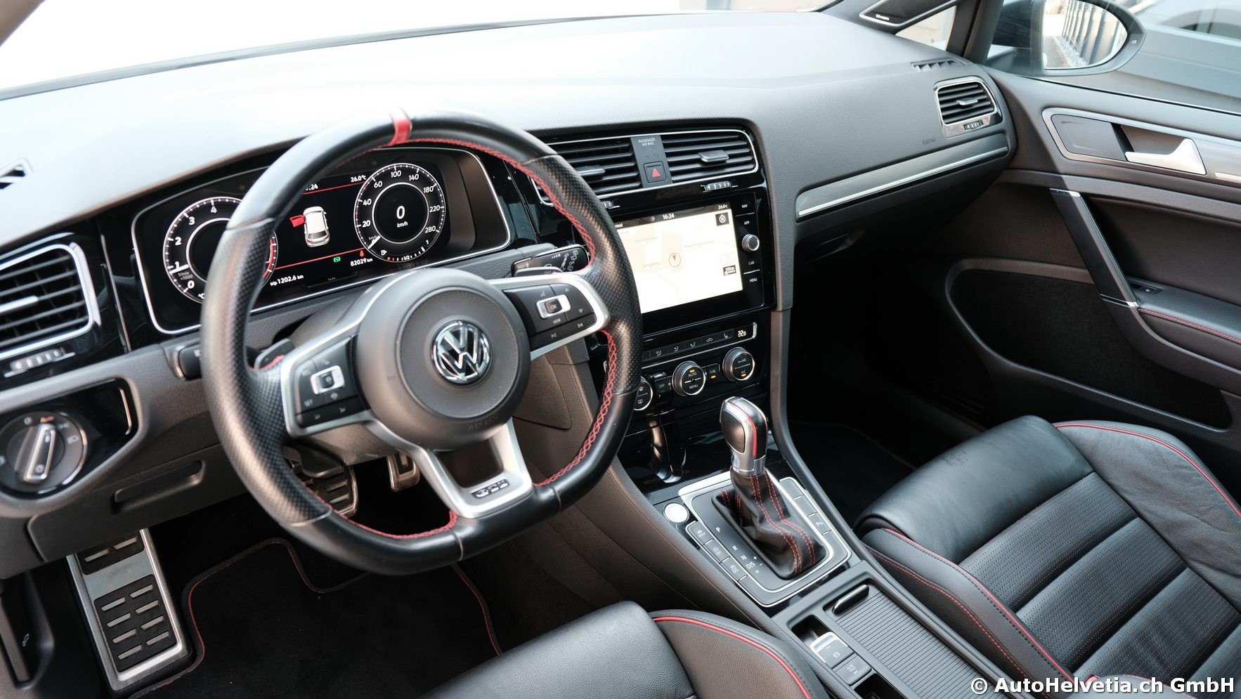 VW Golf 2.0 TSI GTI TCR - DSG-image-13