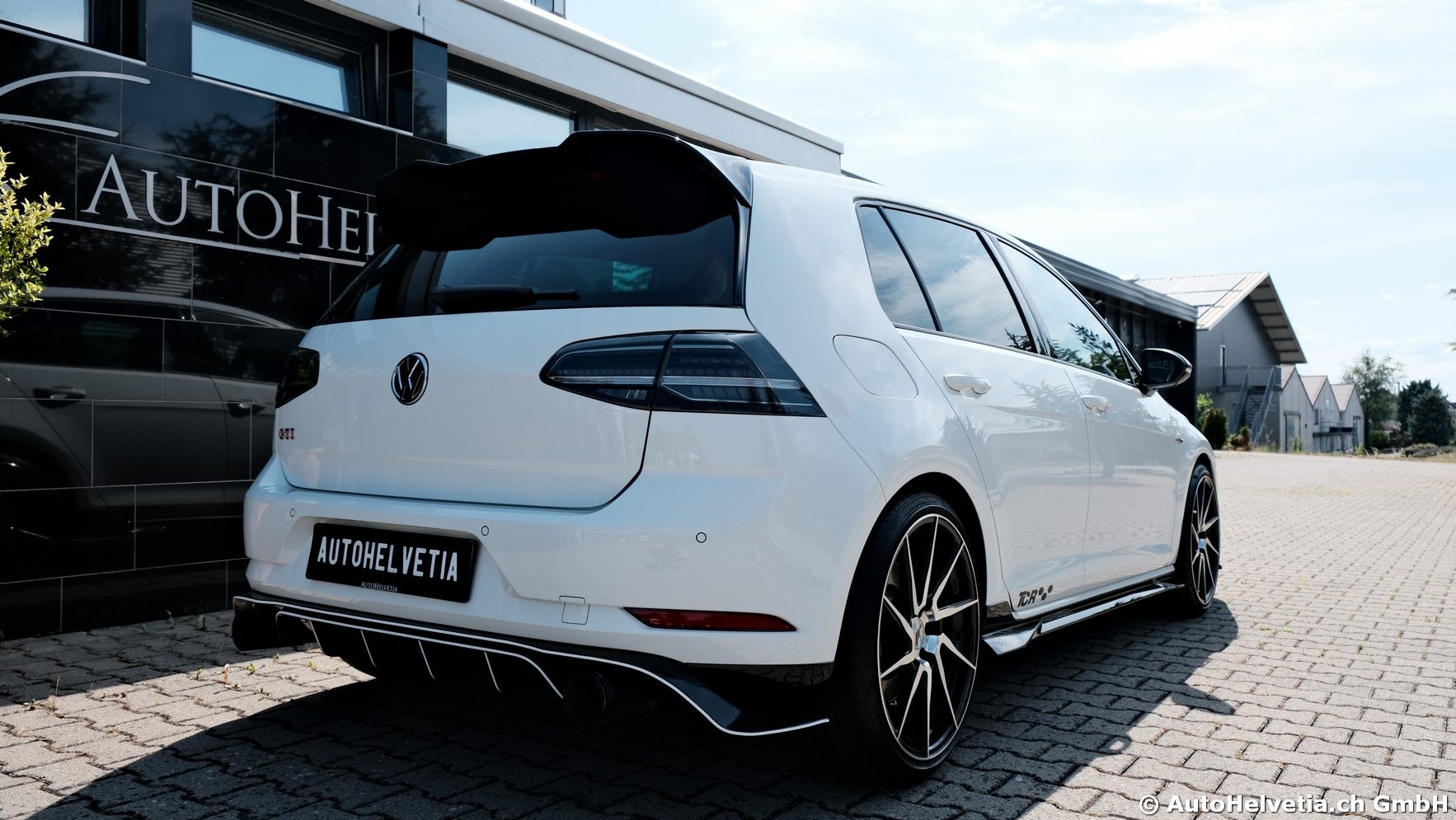 VW Golf 2.0 TSI GTI TCR - DSG-image-5
