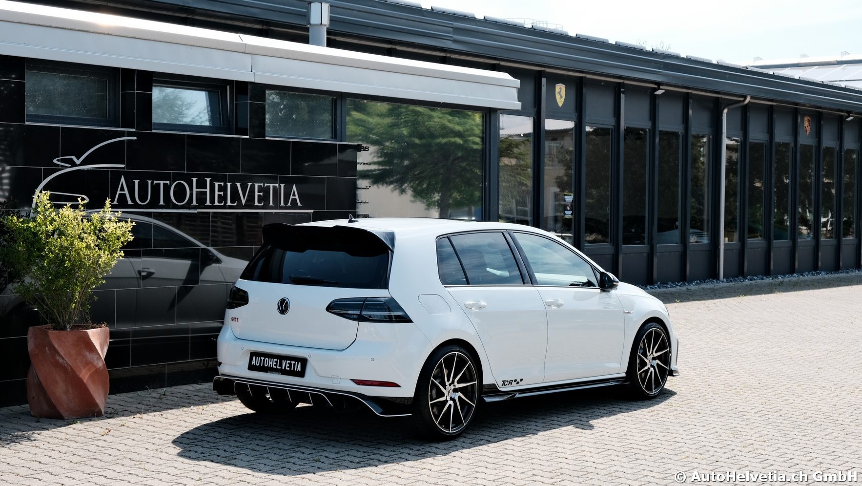 VW Golf 2.0 TSI GTI TCR - DSG-image-19