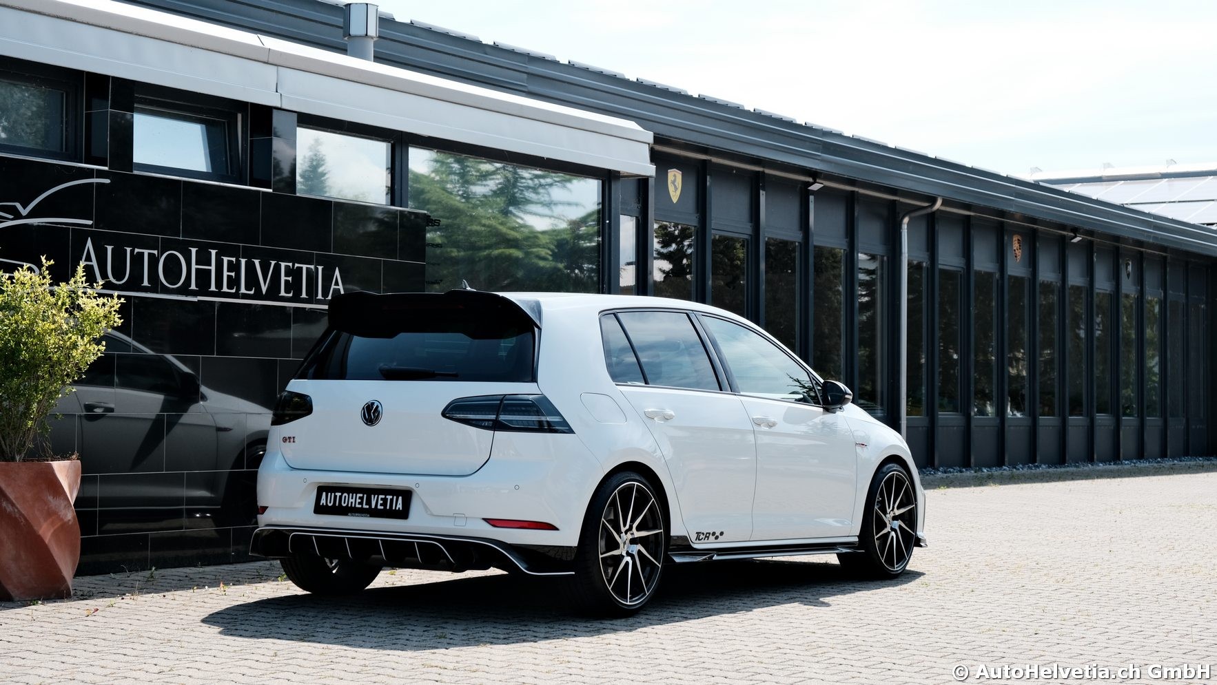 VW Golf 2.0 TSI GTI TCR - DSG-image-4