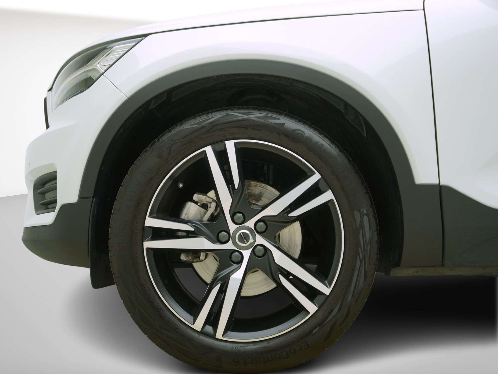VOLVO XC40 2.0 T4 R-Design AWD-image-6
