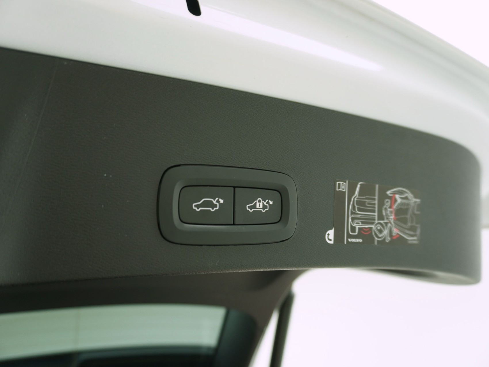 VOLVO XC40 2.0 T4 R-Design AWD-image-14