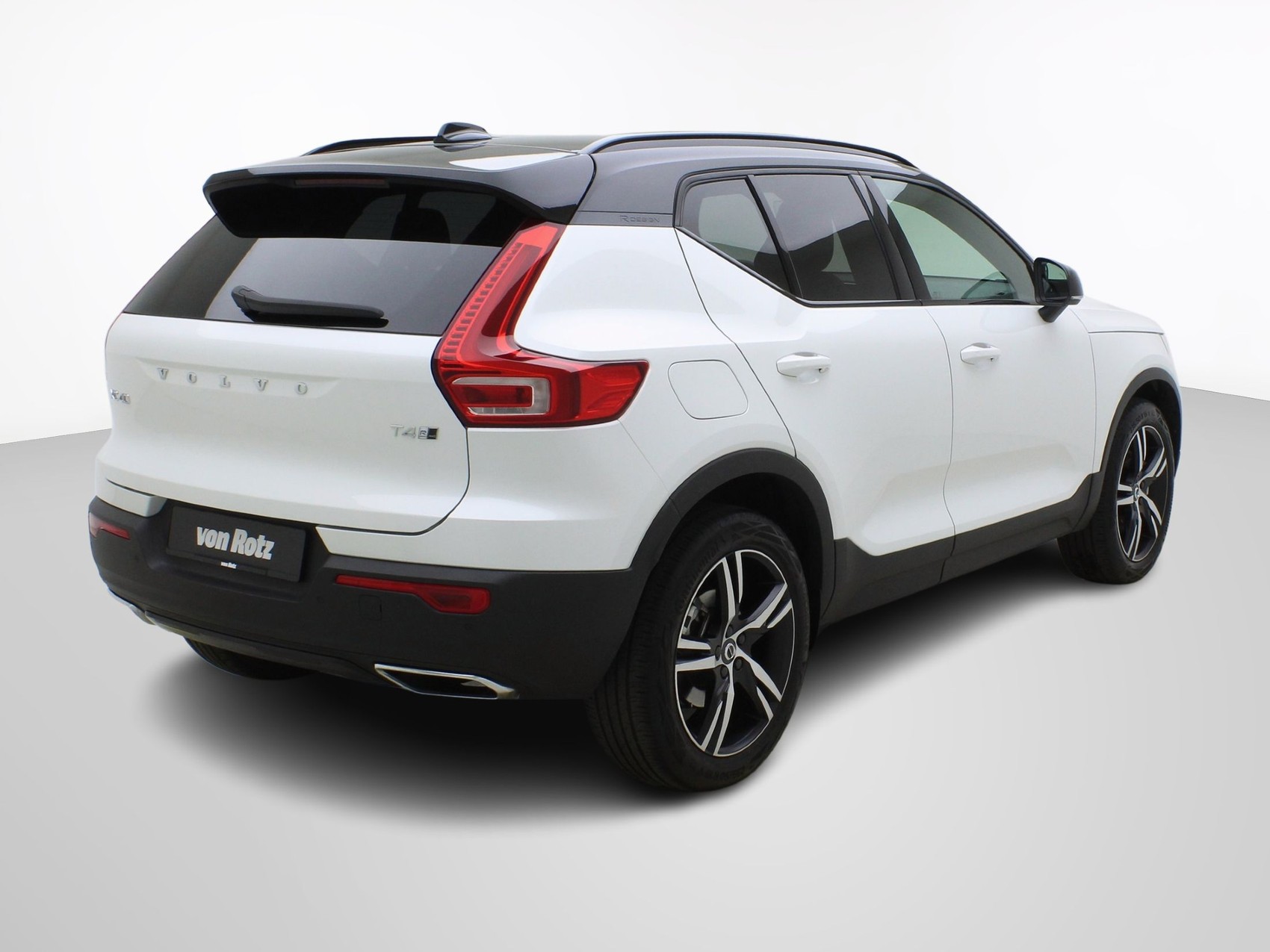 VOLVO XC40 2.0 T4 R-Design AWD-image-4