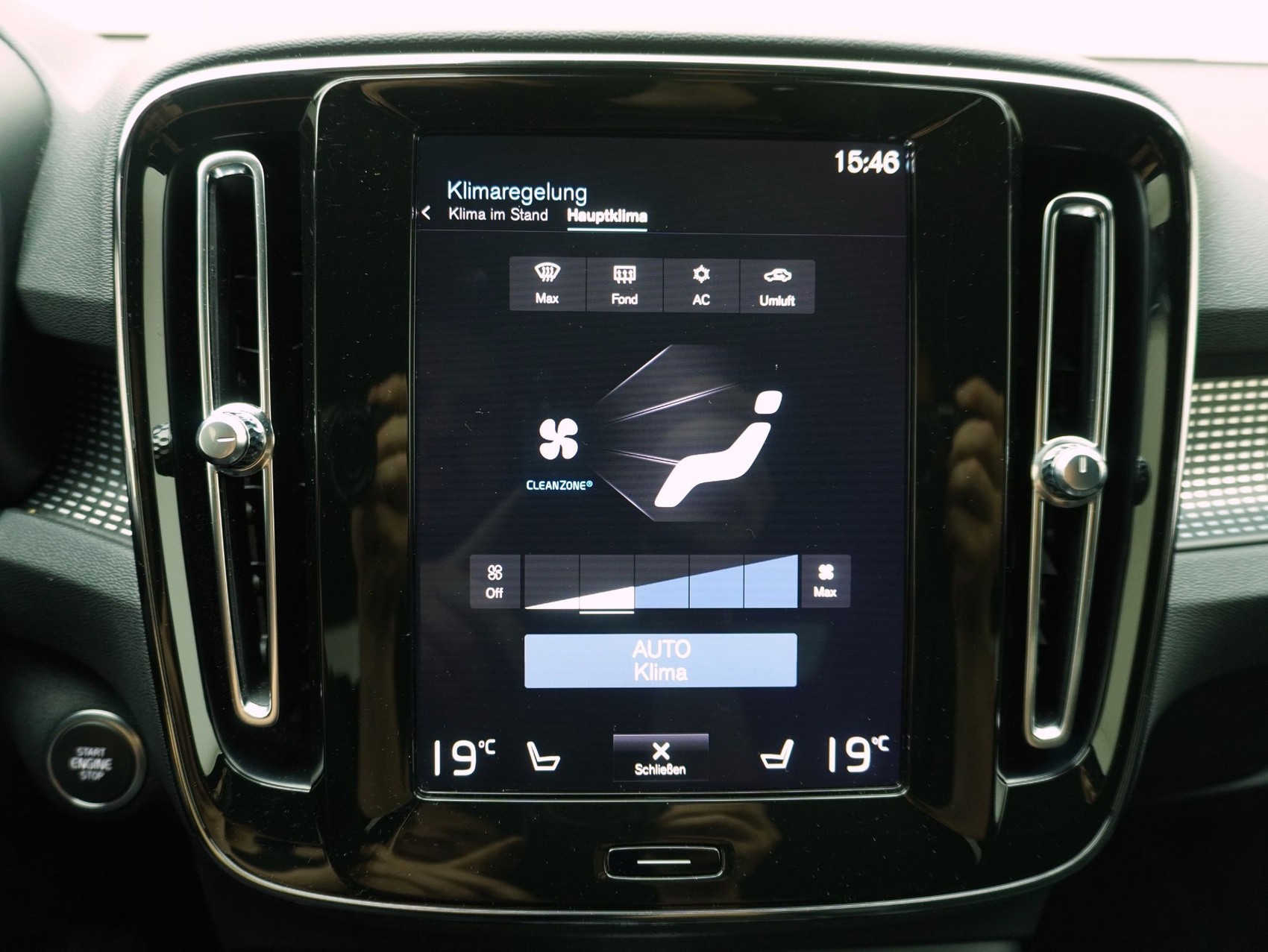VOLVO XC40 2.0 T4 R-Design AWD-image-22