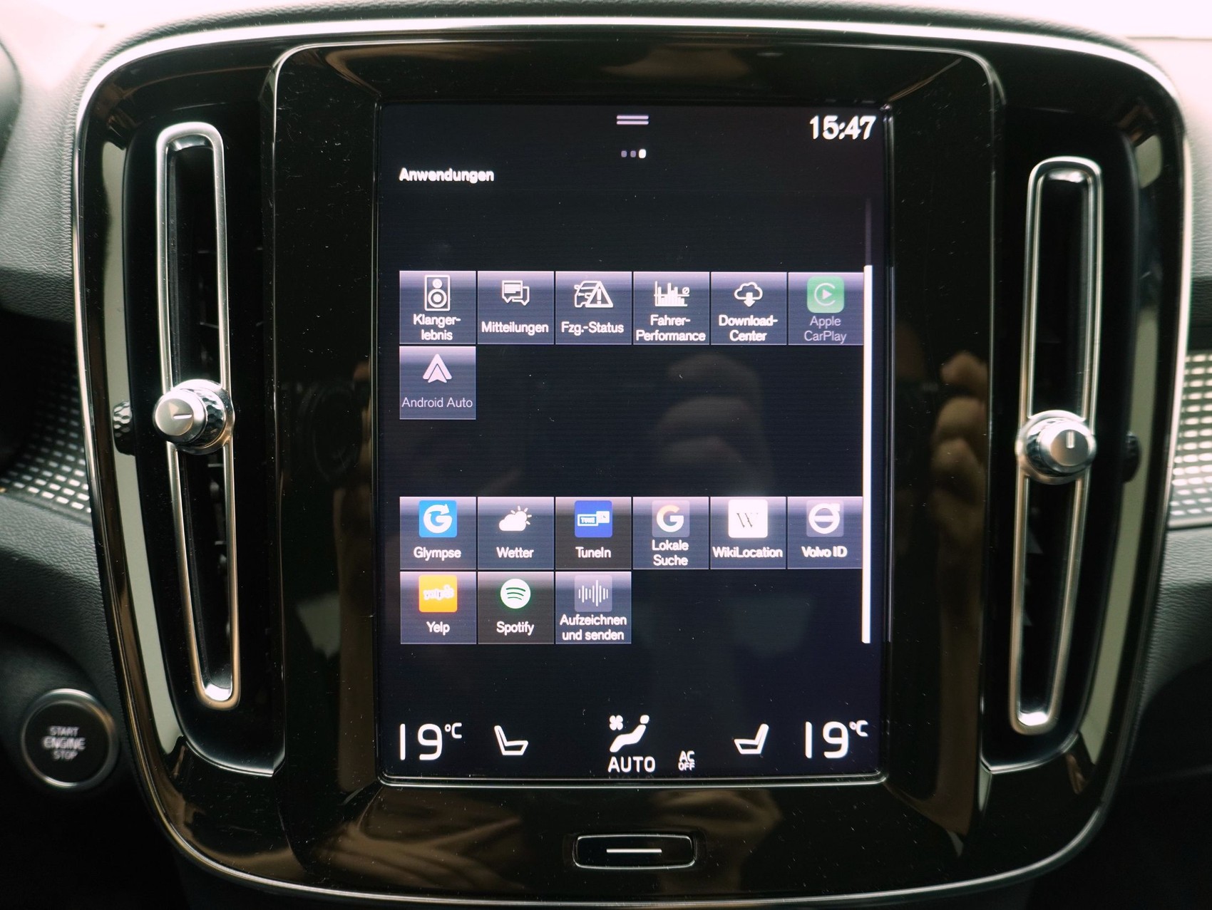 VOLVO XC40 2.0 T4 R-Design AWD-image-24