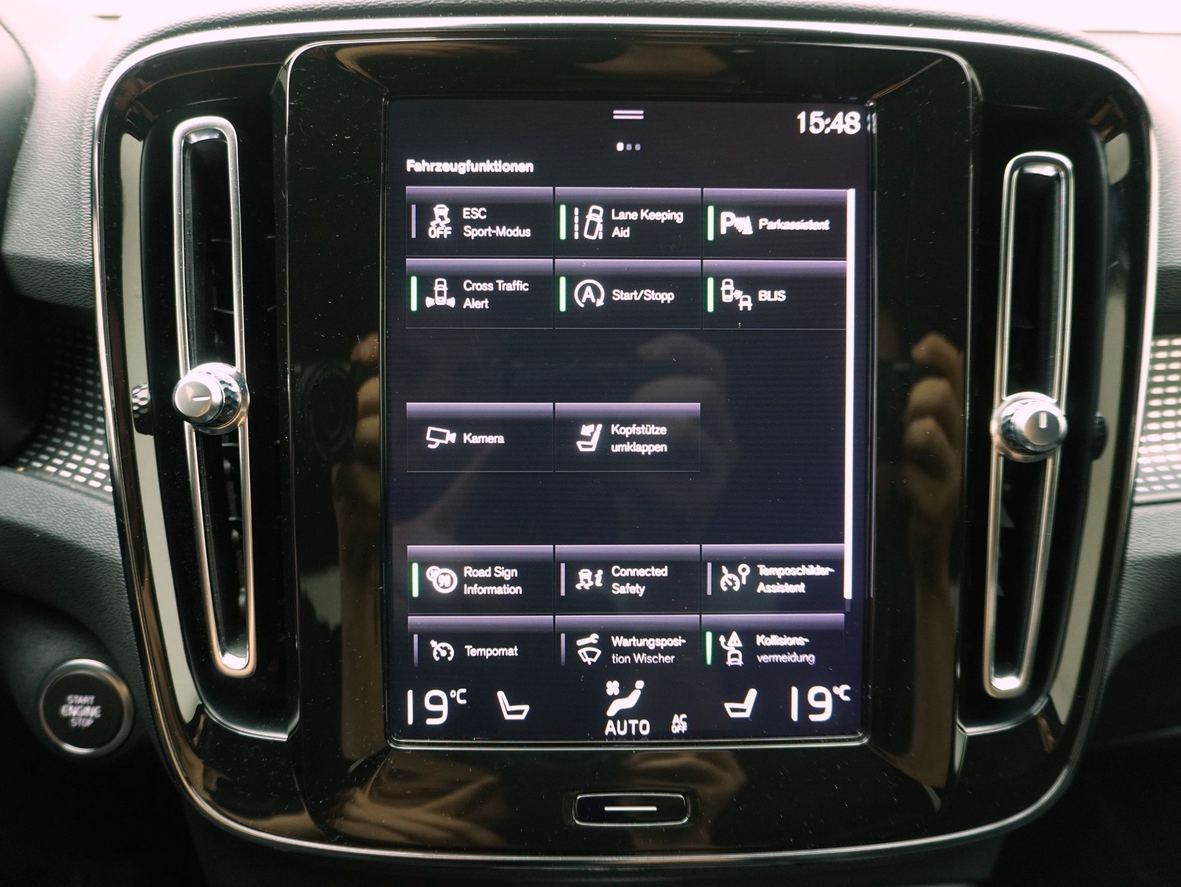 VOLVO XC40 2.0 T4 R-Design AWD-image-20