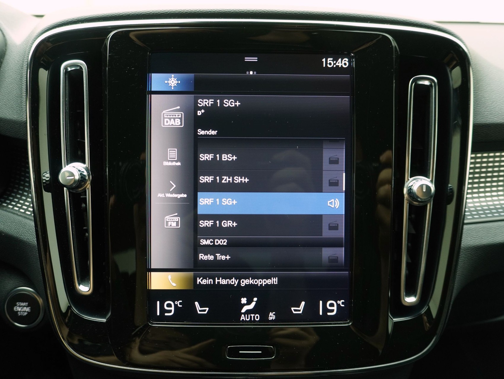 VOLVO XC40 2.0 T4 R-Design AWD-image-21