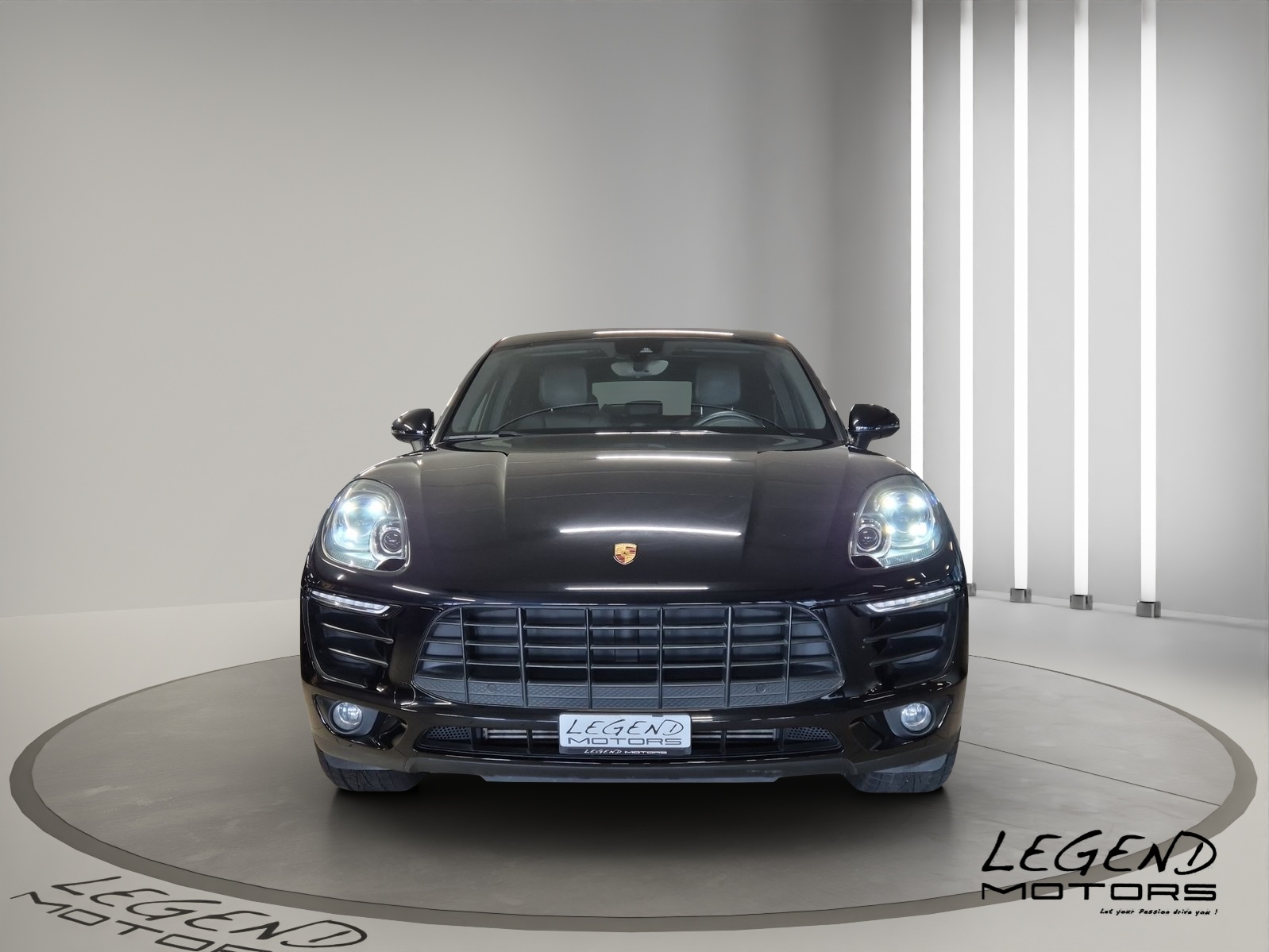PORSCHE Macan PDK-showroom-element-1