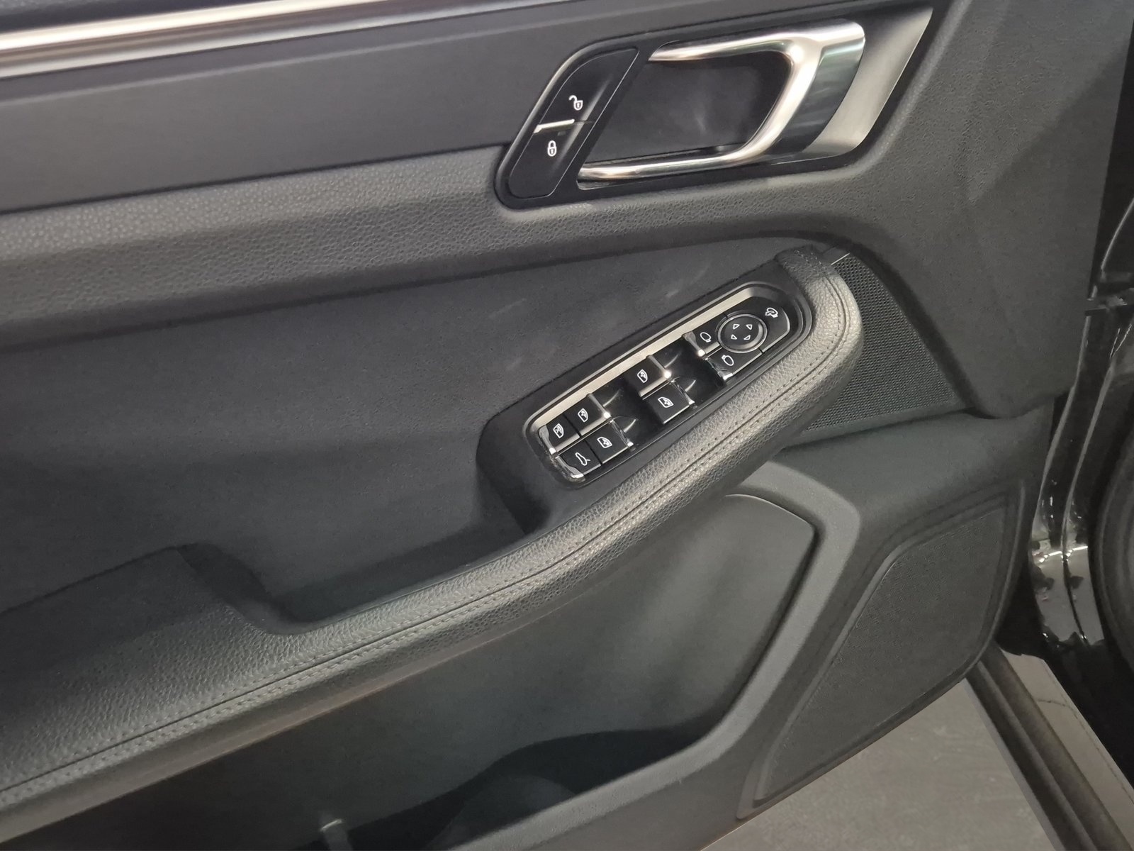 PORSCHE Macan PDK-image-6