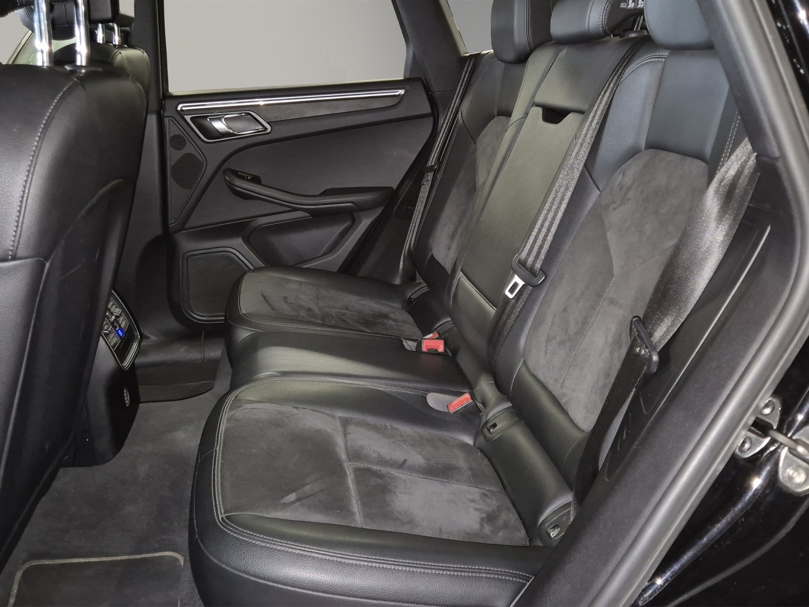 PORSCHE Macan PDK-image-12