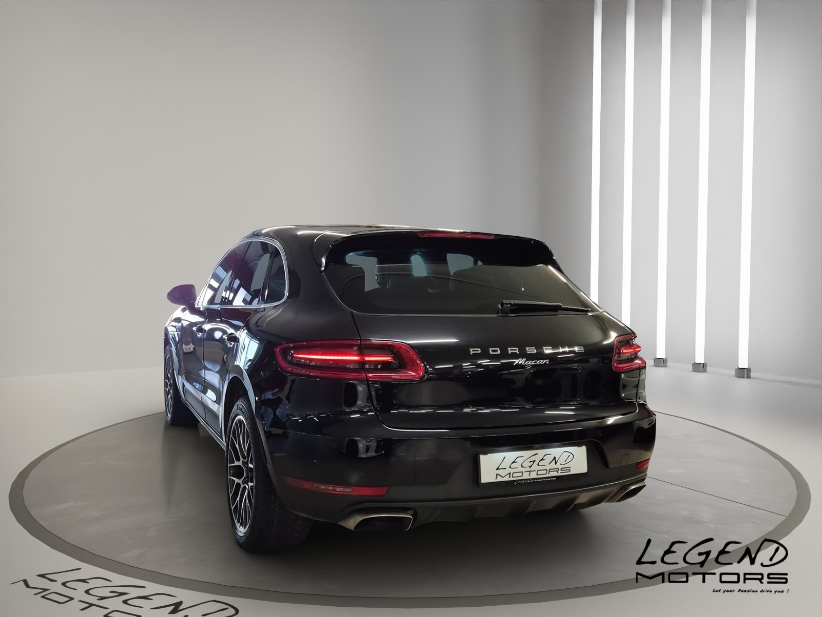 PORSCHE Macan PDK-showroom-element-3