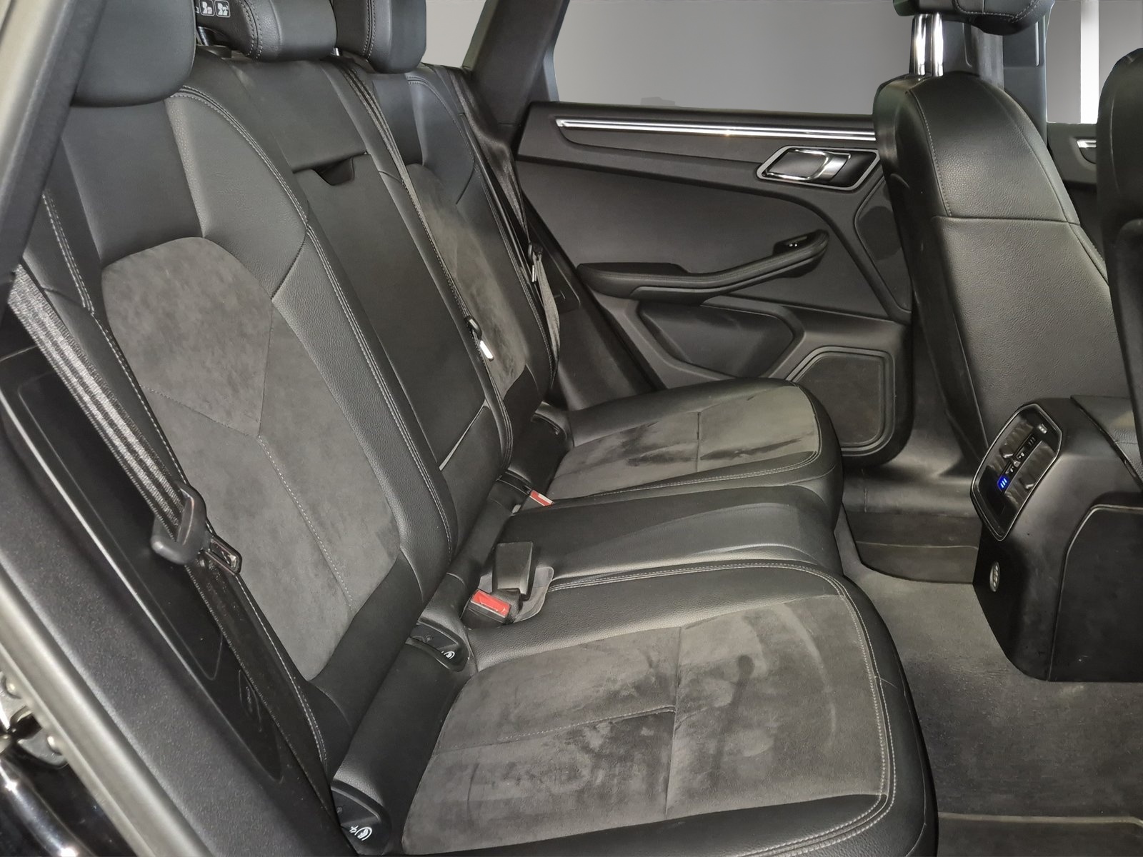 PORSCHE Macan PDK-image-13