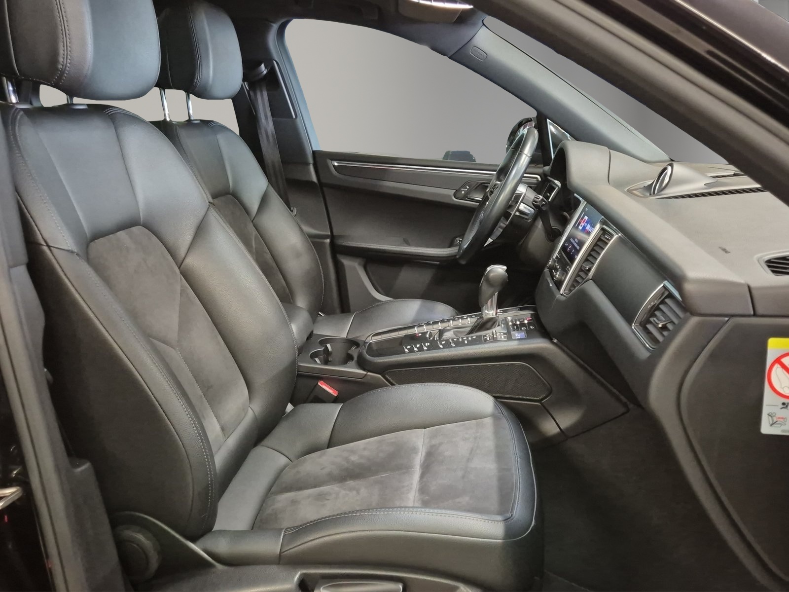 PORSCHE Macan PDK-image-15