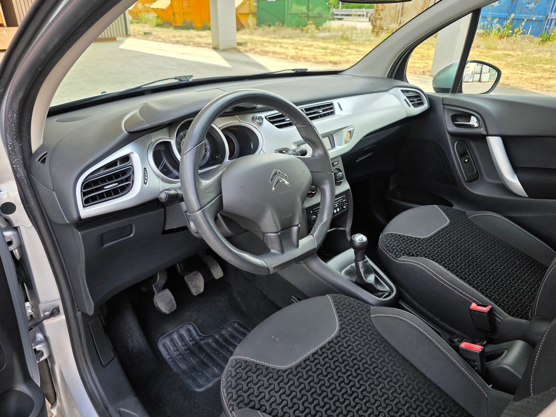 CITROEN C3 1.1i Attraction-image-10