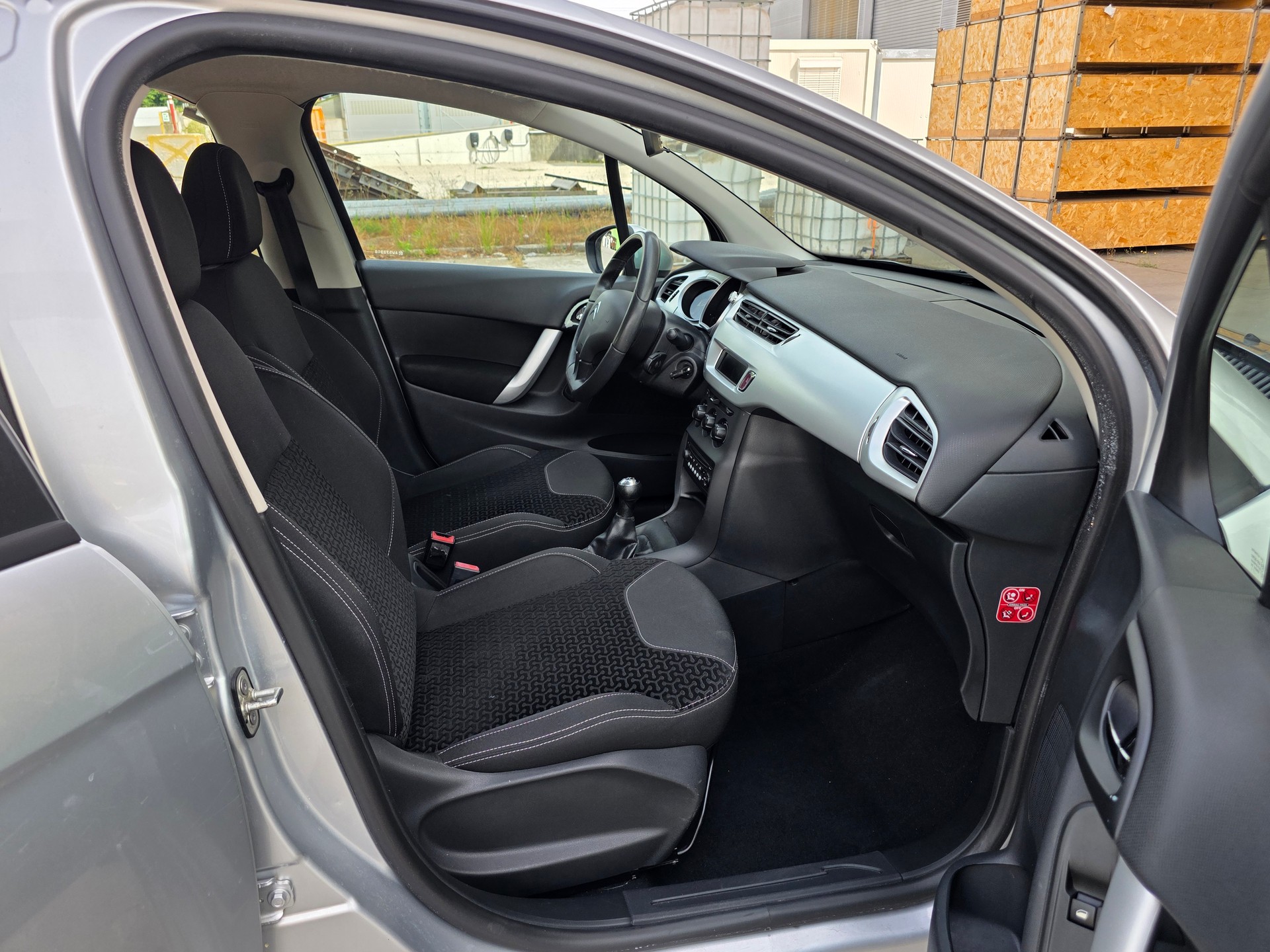 CITROEN C3 1.1i Attraction-image-8