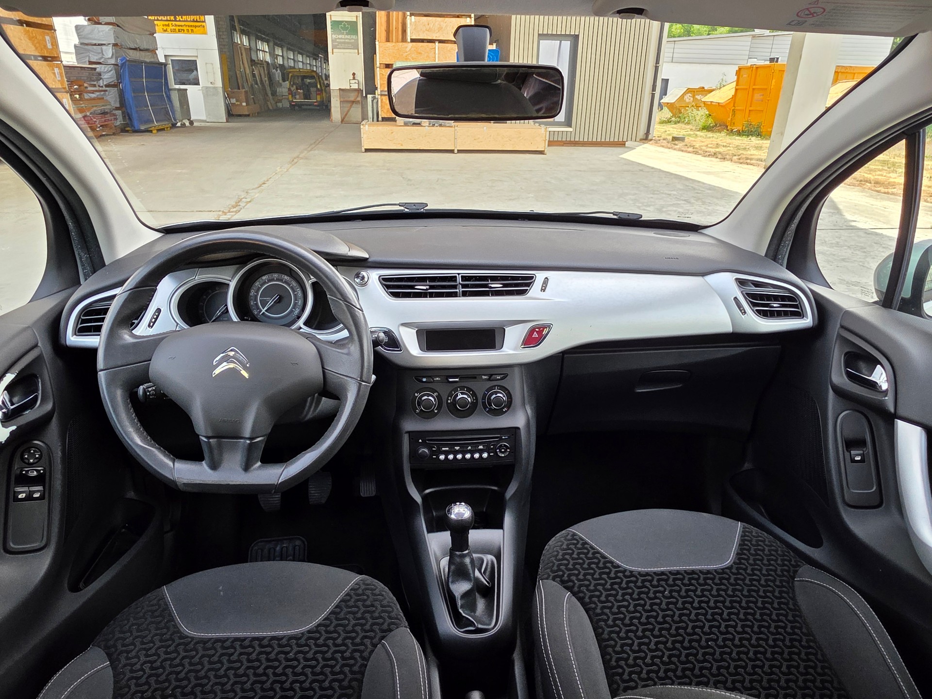 CITROEN C3 1.1i Attraction-image-11