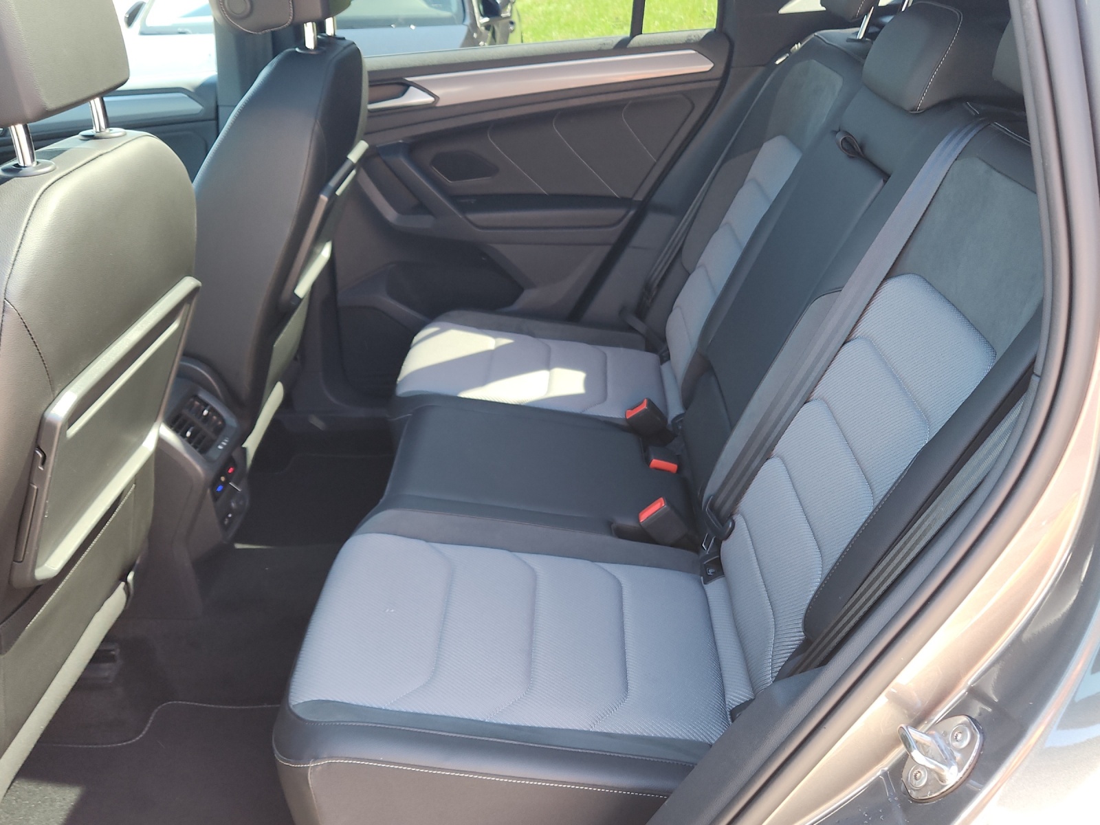 VW Tiguan 2.0 TDI SCR Highline 4Motion DSG-image-15