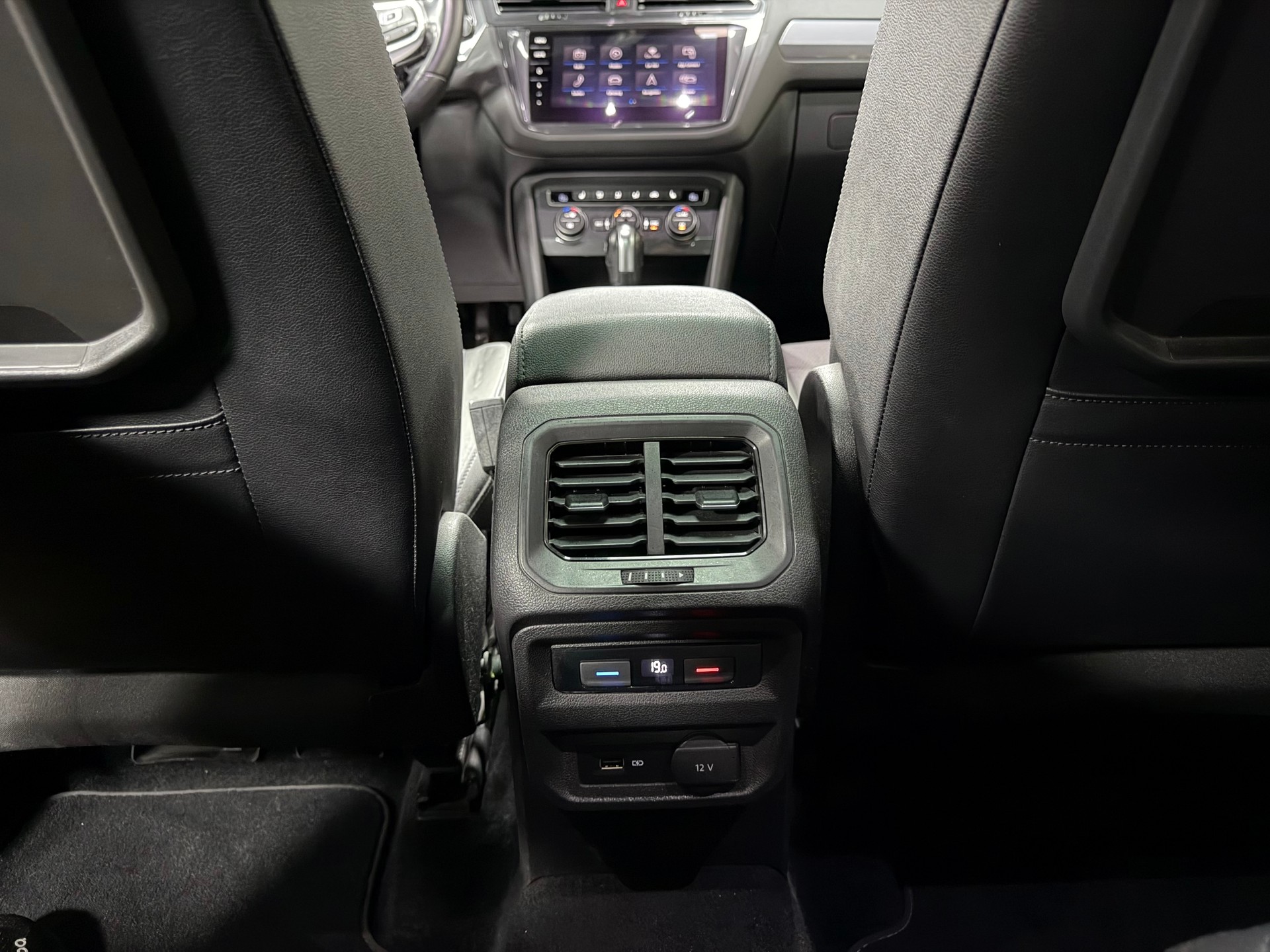 VW Tiguan Allspace 2.0TSI R-Line 4Motion DSG-image-24