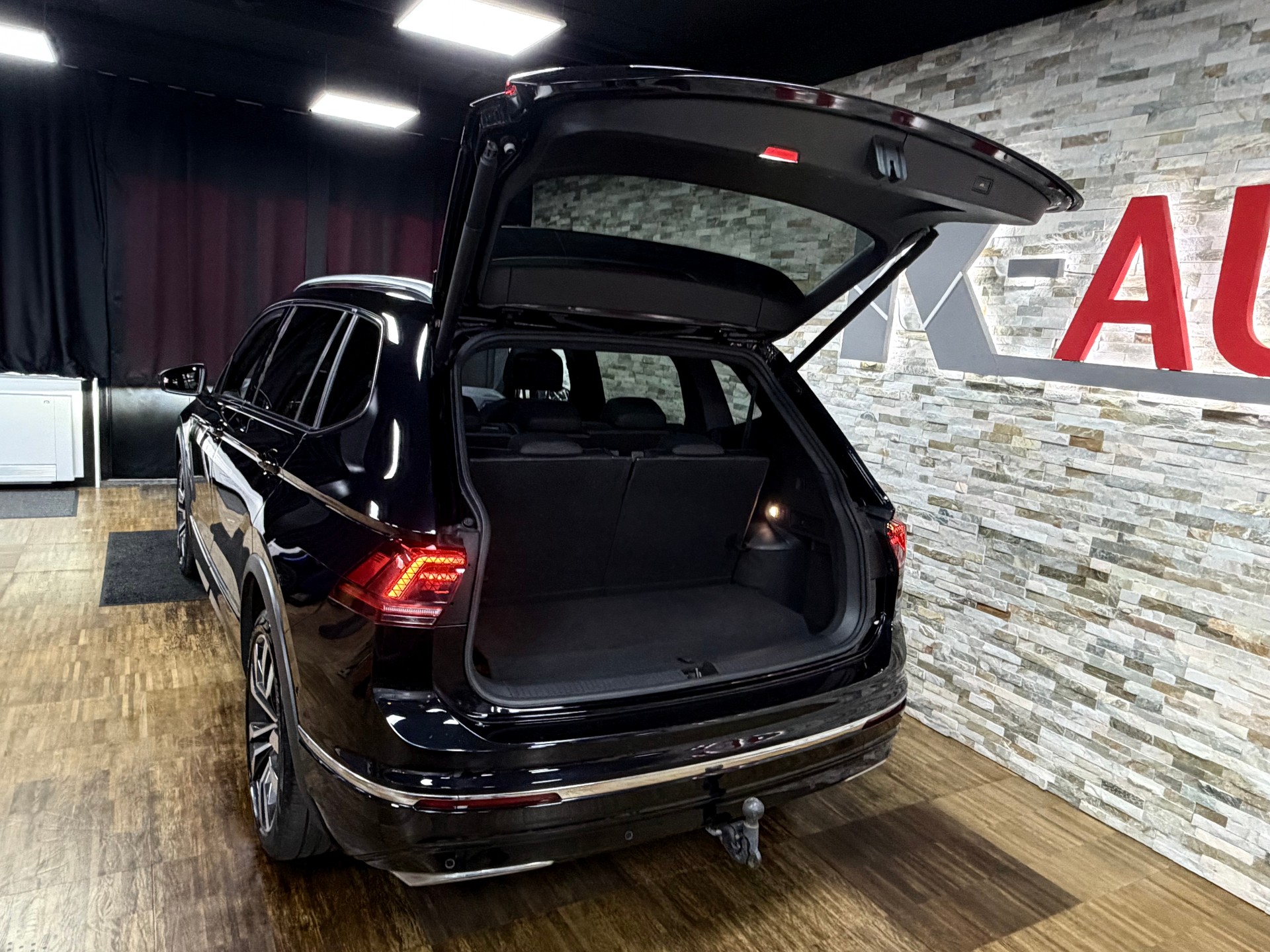 VW Tiguan Allspace 2.0TSI R-Line 4Motion DSG-image-27