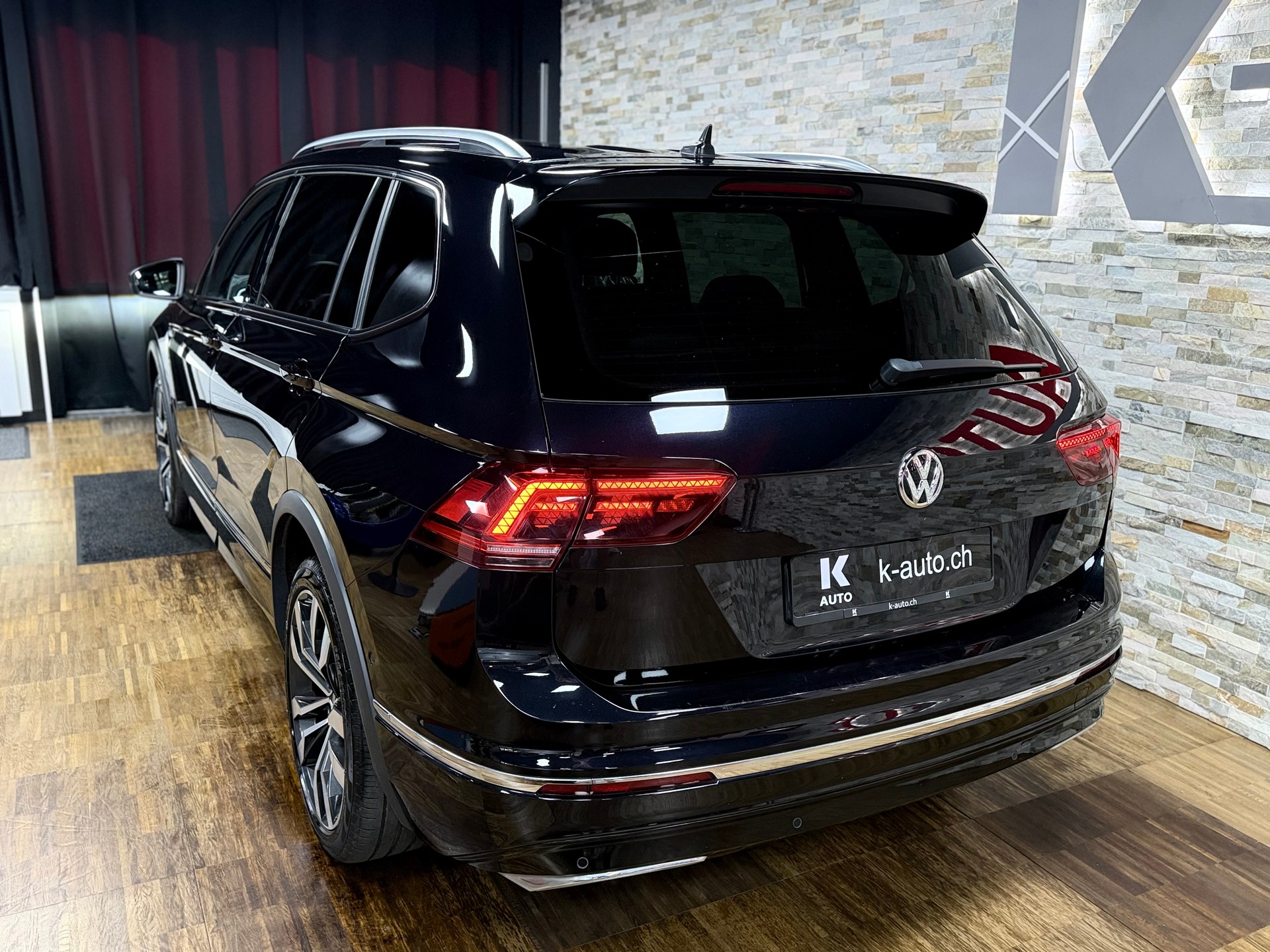 VW Tiguan Allspace 2.0TSI R-Line 4Motion DSG-image-1
