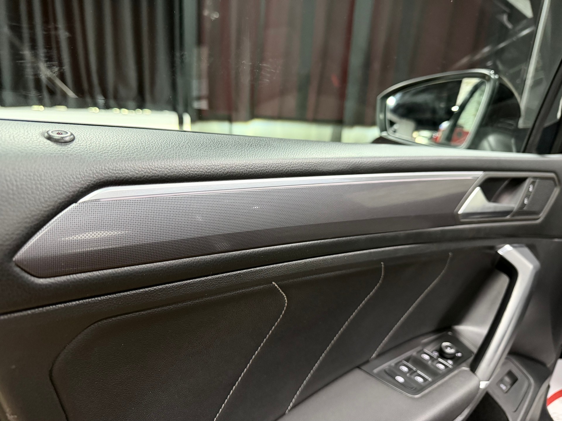 VW Tiguan Allspace 2.0TSI R-Line 4Motion DSG-image-10