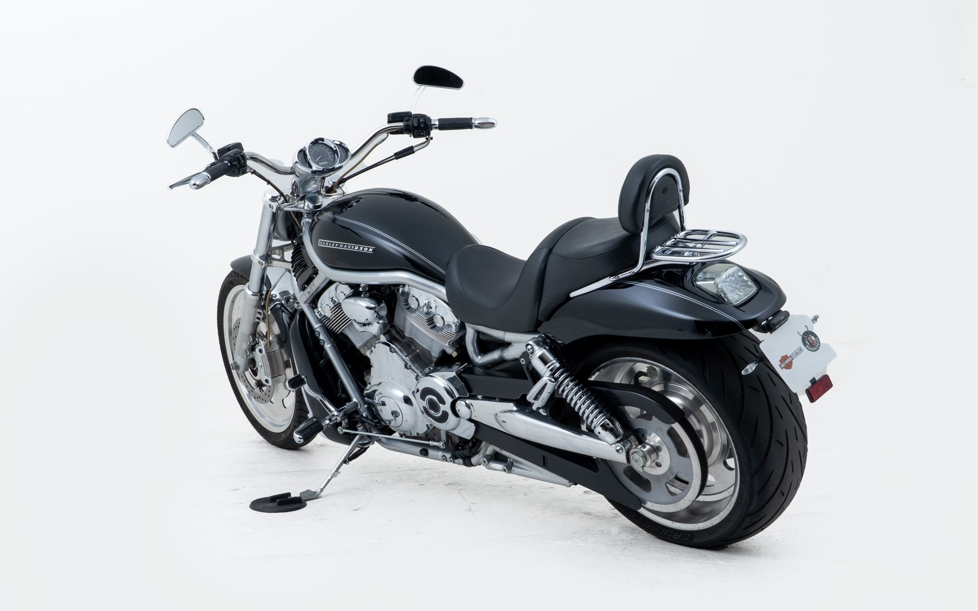 HARLEY-DAVIDSON VRSCAW V-Rod-showroom-element-3