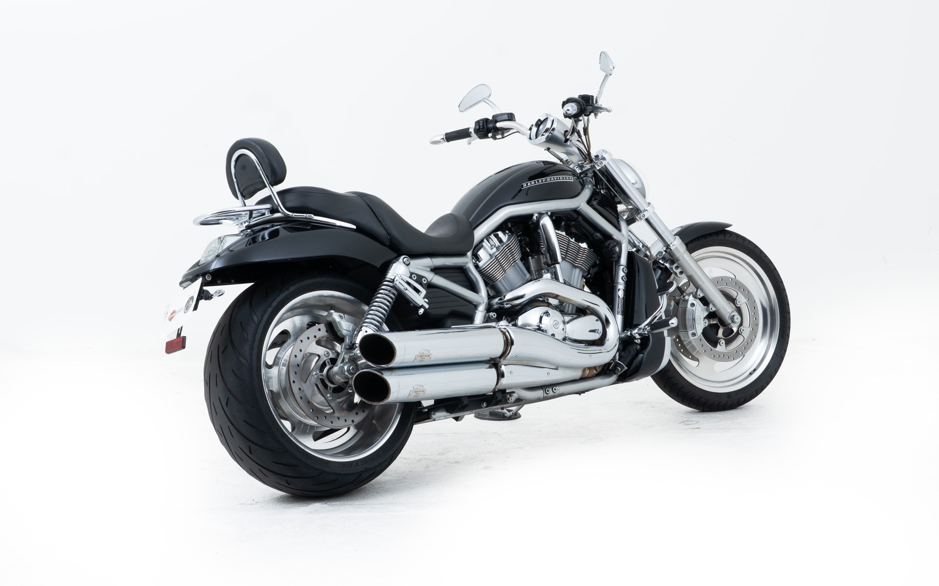 HARLEY-DAVIDSON VRSCAW V-Rod-showroom-element-2
