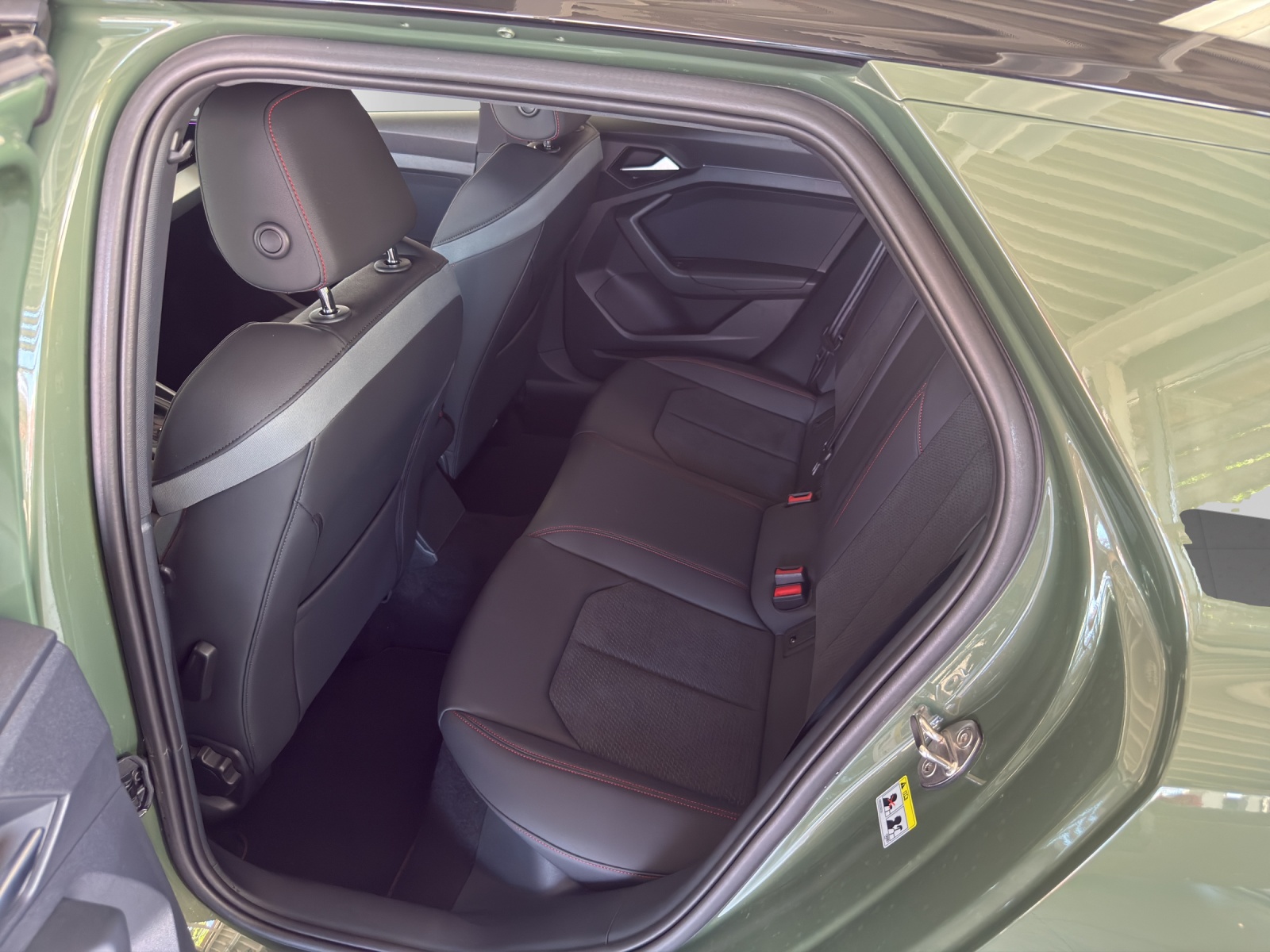 AUDI A1 Sportback 40 TFSI S Line S-tronic, distriktgrün met.-image-9