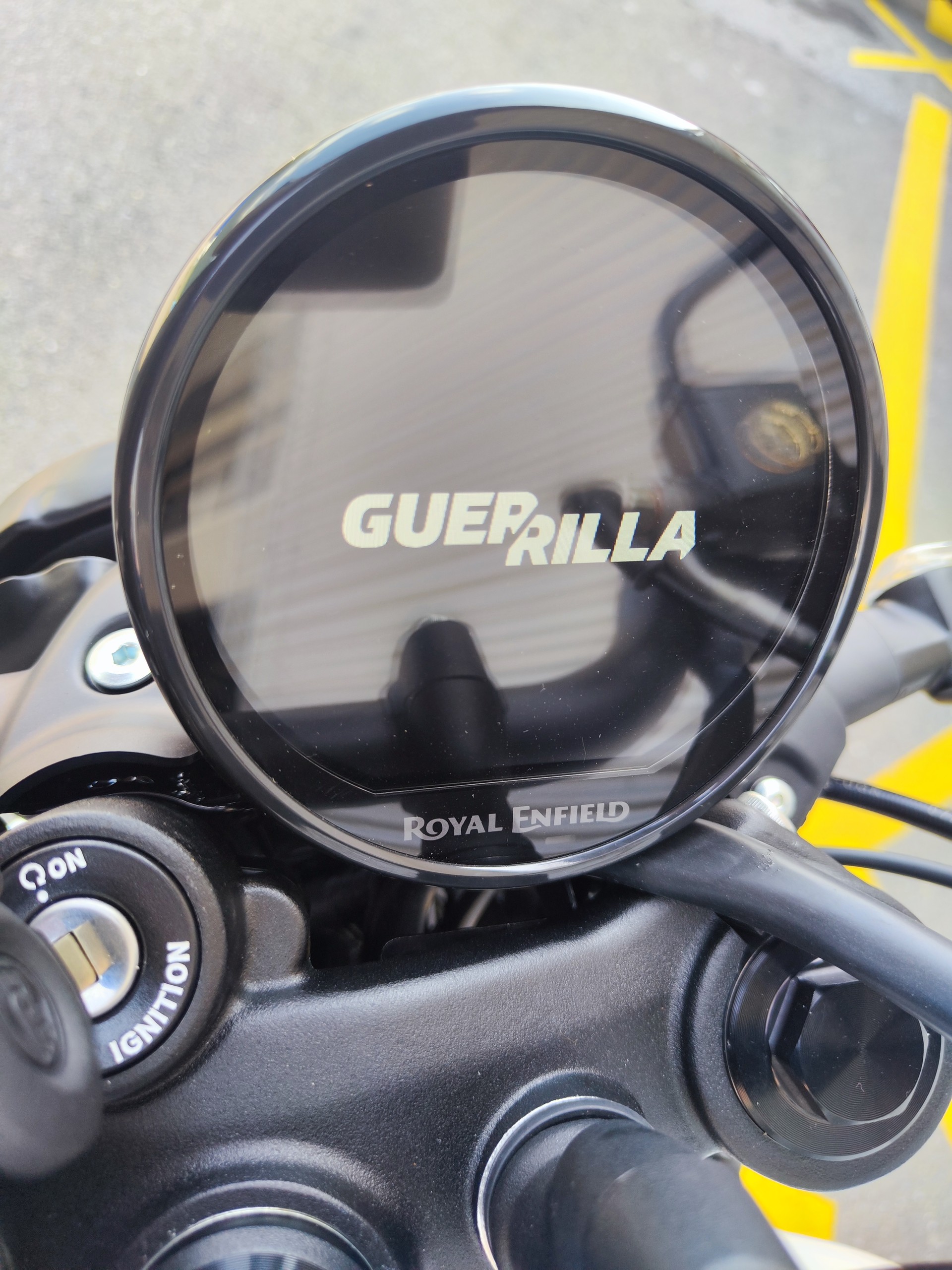 ROYAL ENFIELD Guerrilla 450 Top-image-4