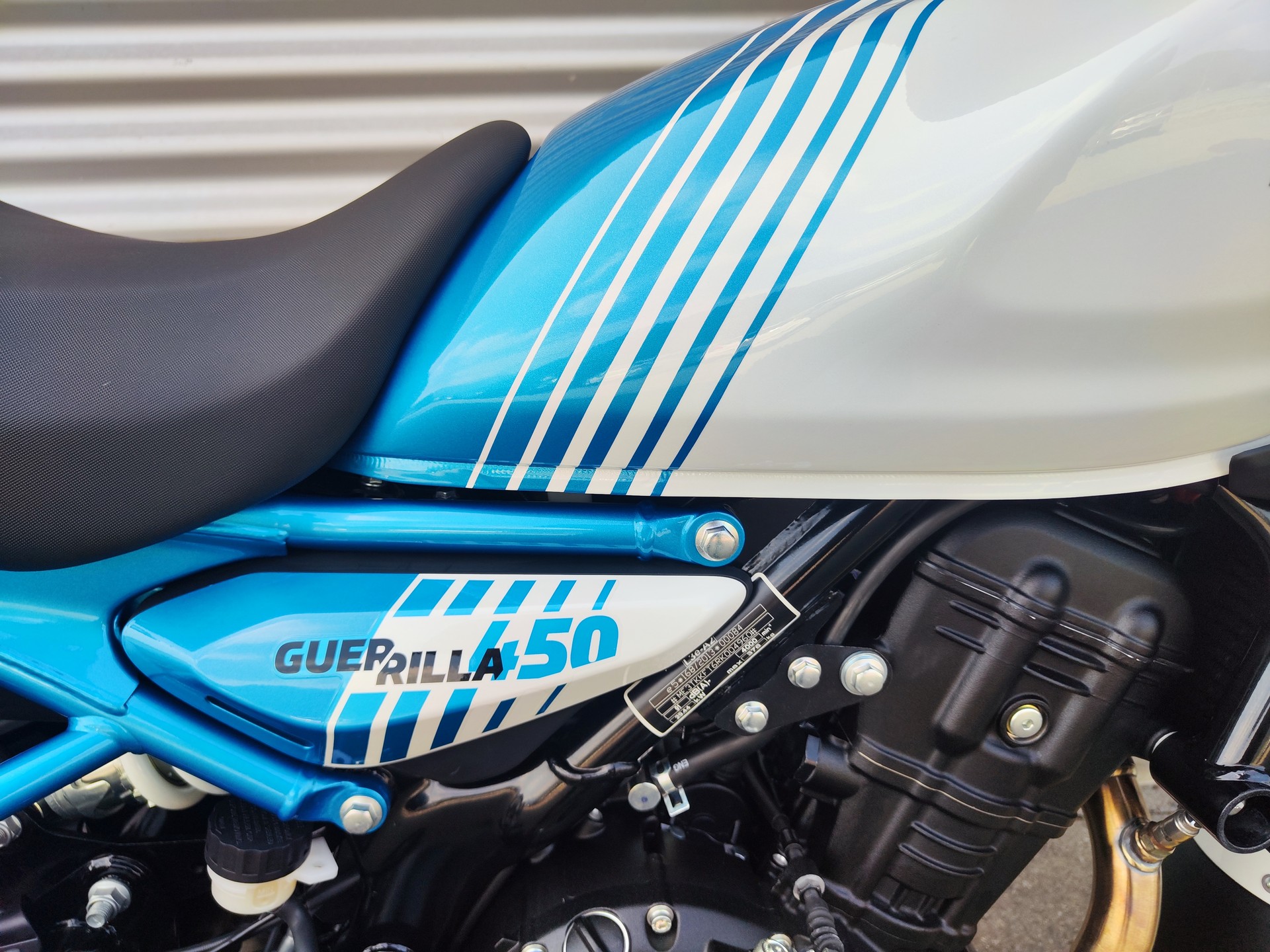 ROYAL ENFIELD Guerrilla 450 Top-showroom-element-2