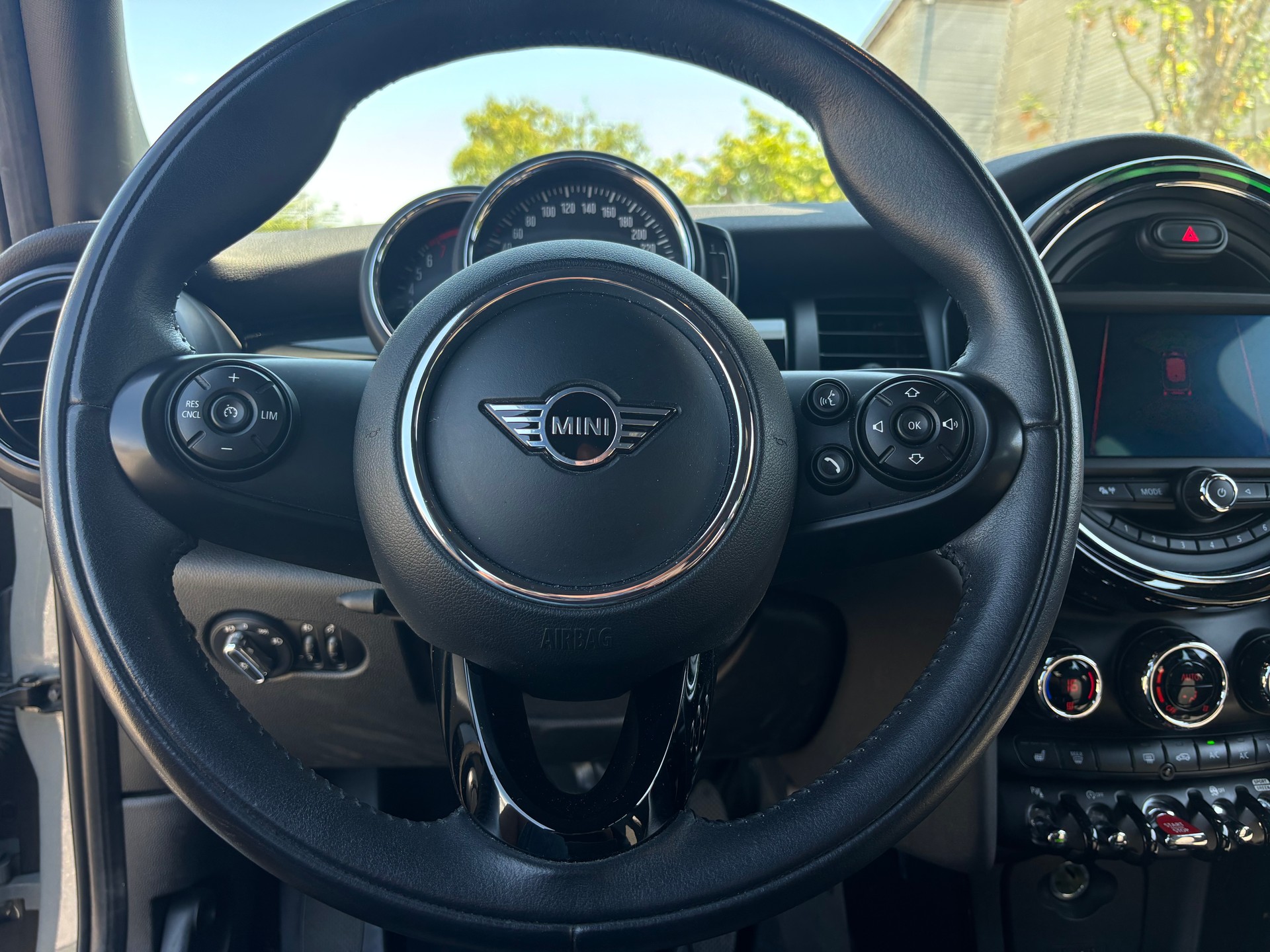 MINI Cooper Steptronic DKG 5- Doors-image-8
