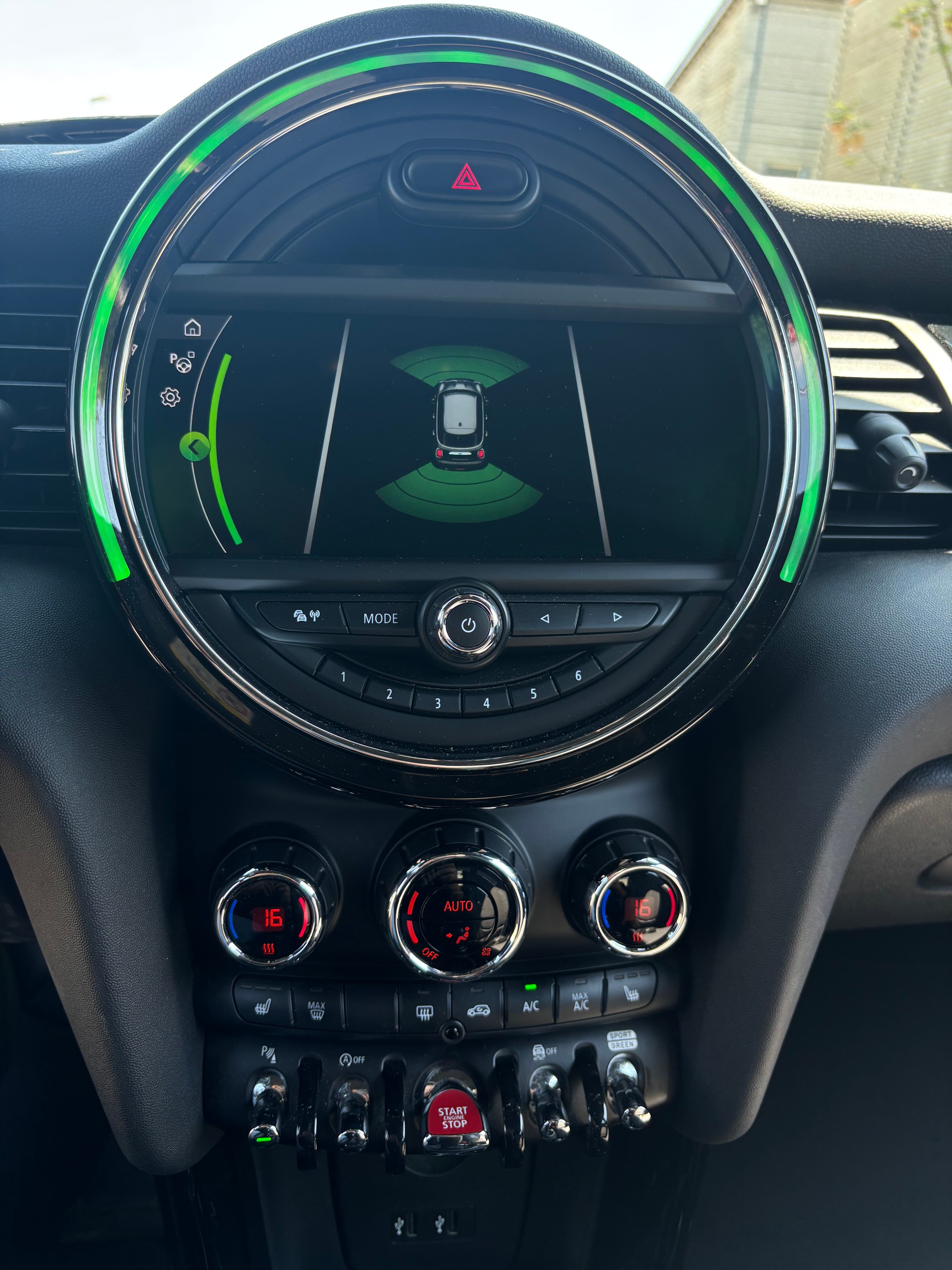 MINI Cooper Steptronic DKG 5- Doors-image-10
