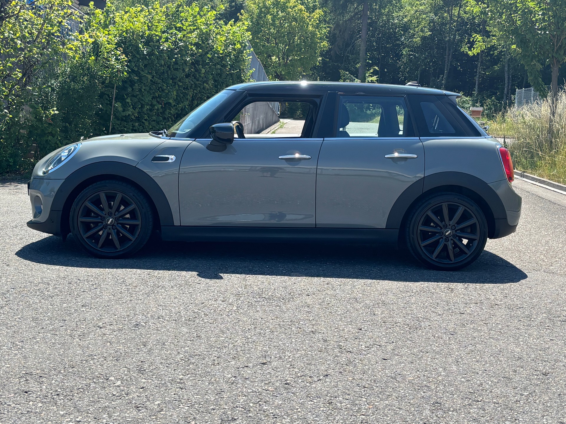 MINI Cooper Steptronic DKG 5- Doors-image-4