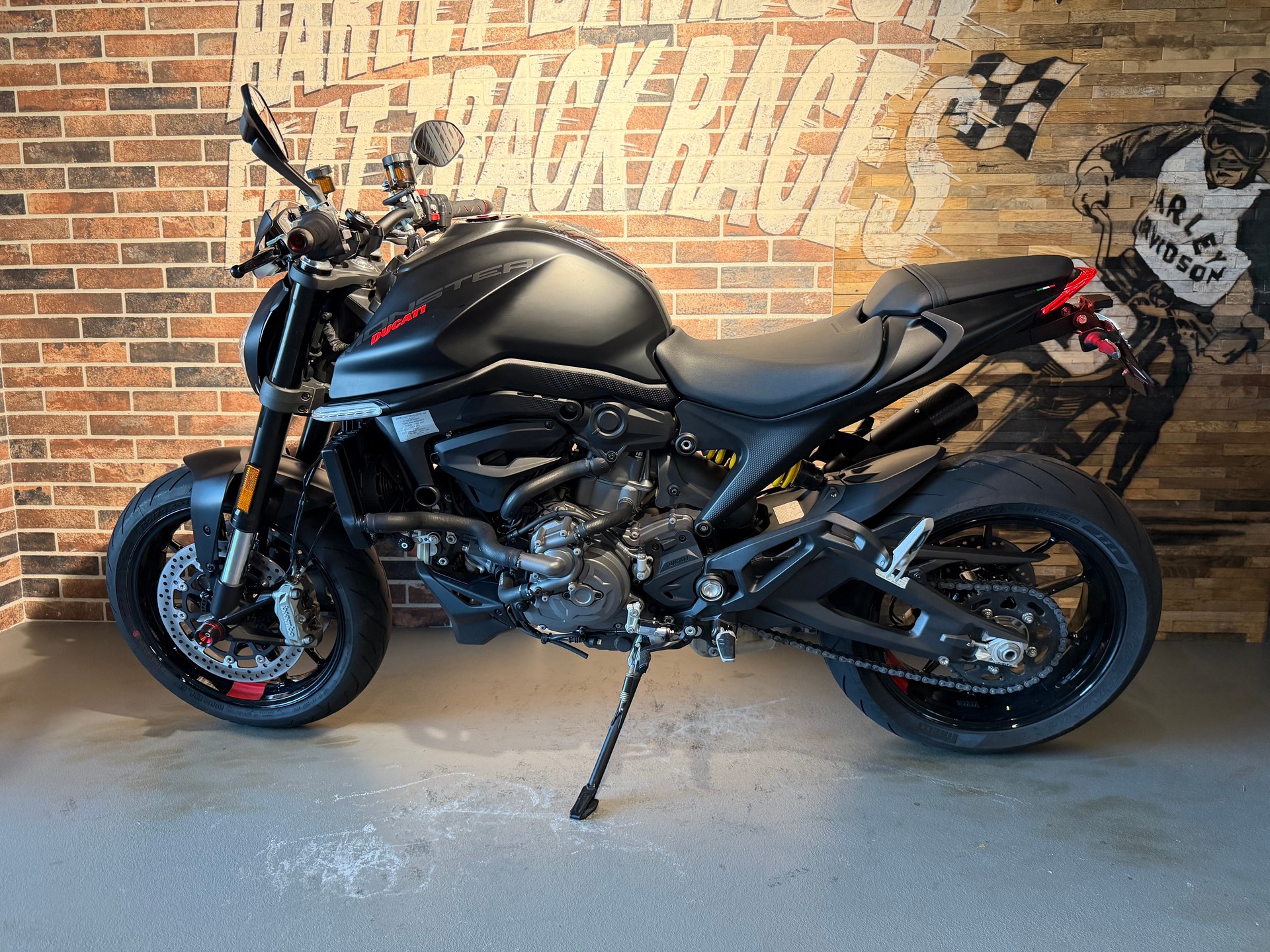 DUCATI Monster + 937 Dark Staealth (35 KW possible)-showroom-element-3