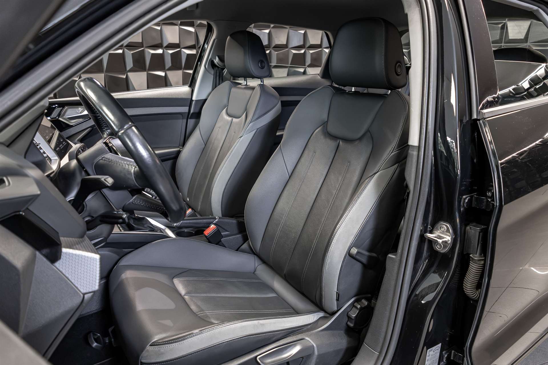 AUDI A1 Sportback 35 TFSI advanced S-tronic-image-12