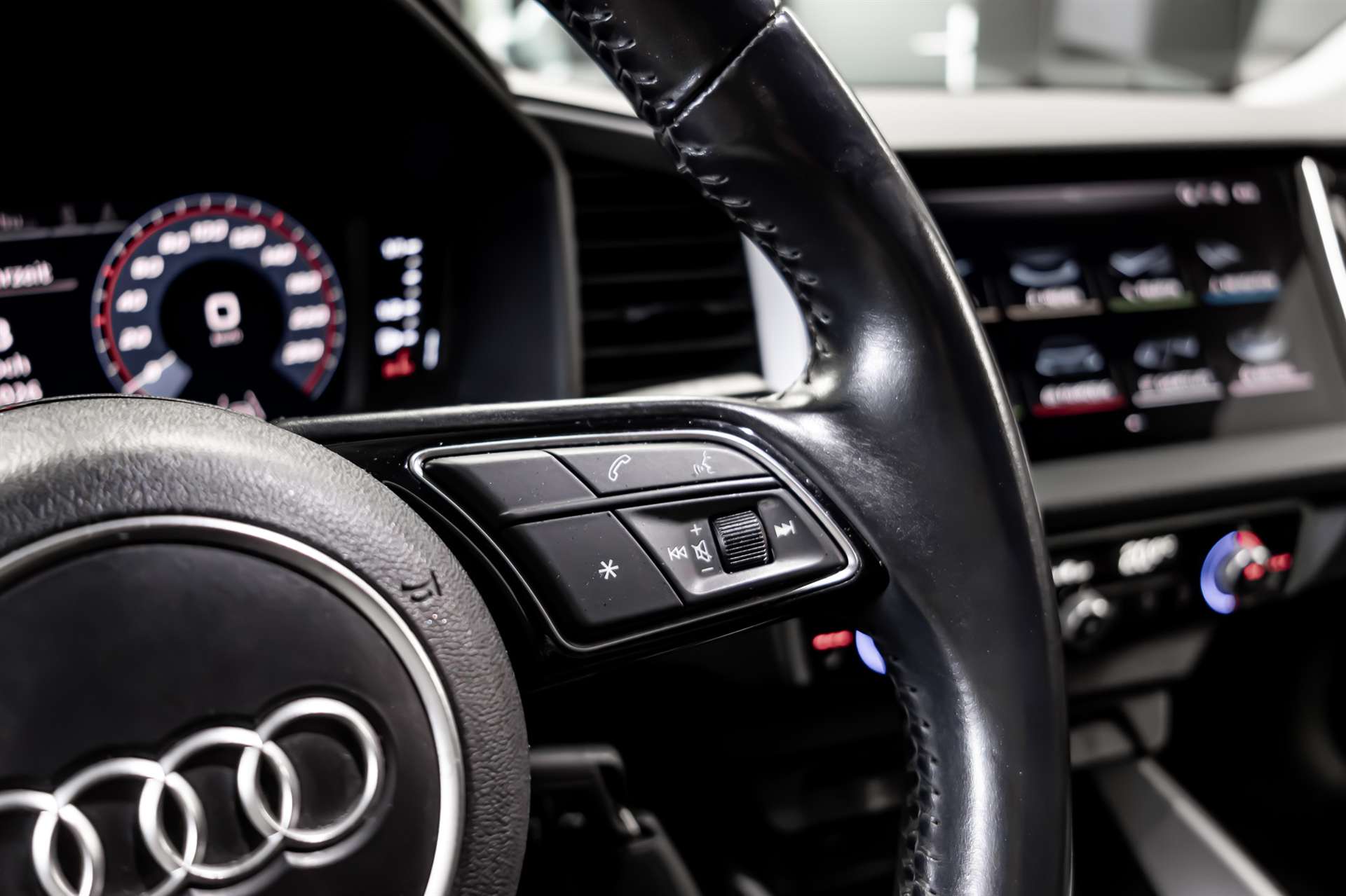 AUDI A1 Sportback 35 TFSI advanced S-tronic-image-9