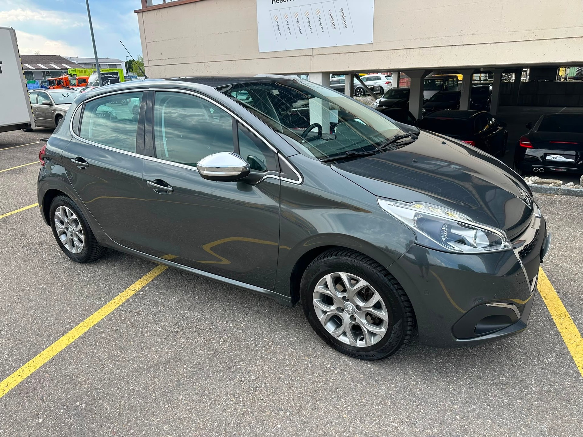 PEUGEOT 208 1.2 PureTech Active EAT6-image-2