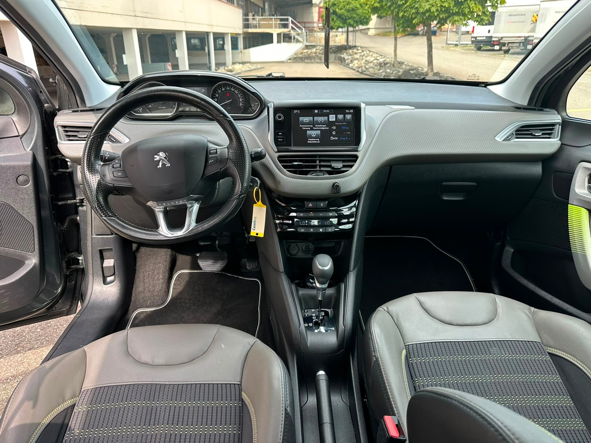 PEUGEOT 208 1.2 PureTech Active EAT6-image-7