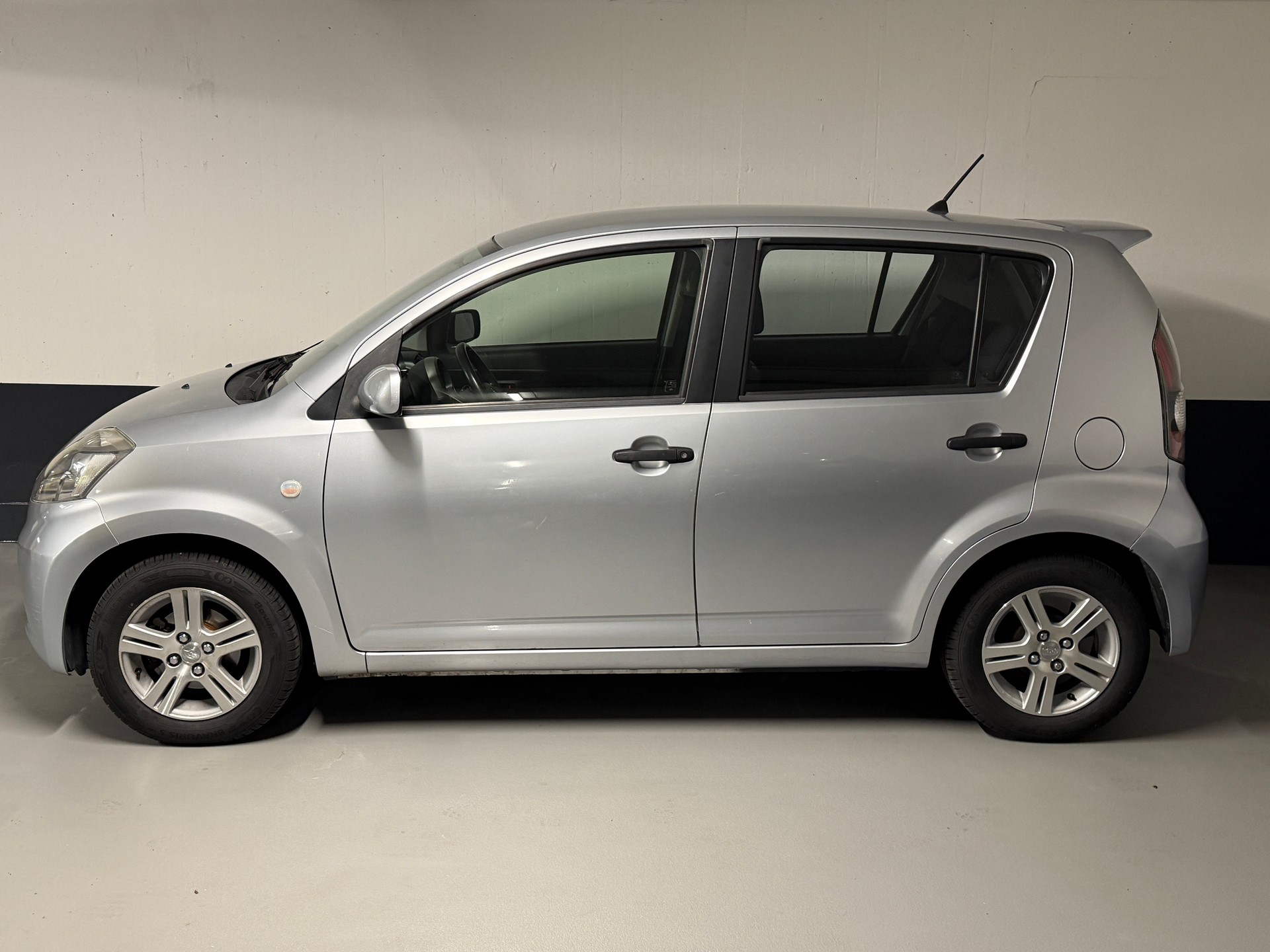 DAIHATSU SIRION-image-1