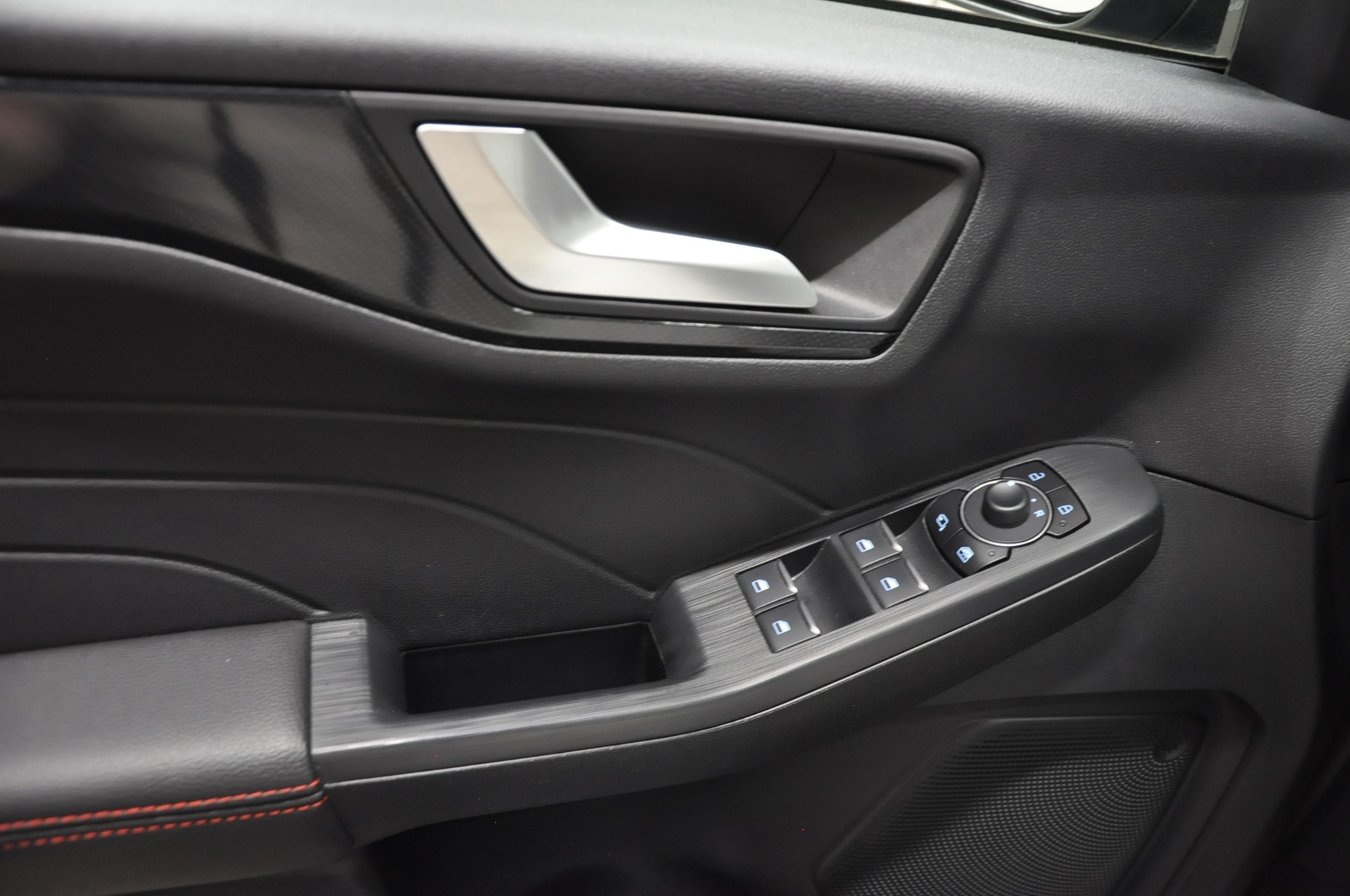 FORD Kuga 2.0 TDCi EcoBlue ST-Line 4WD-image-23