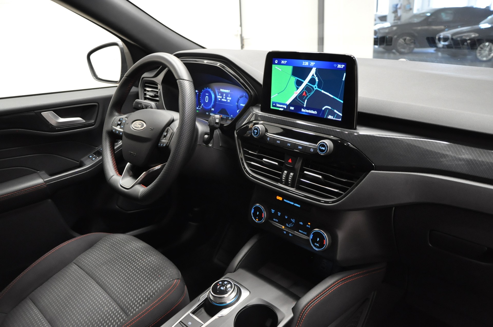 FORD Kuga 2.0 TDCi EcoBlue ST-Line 4WD-image-11