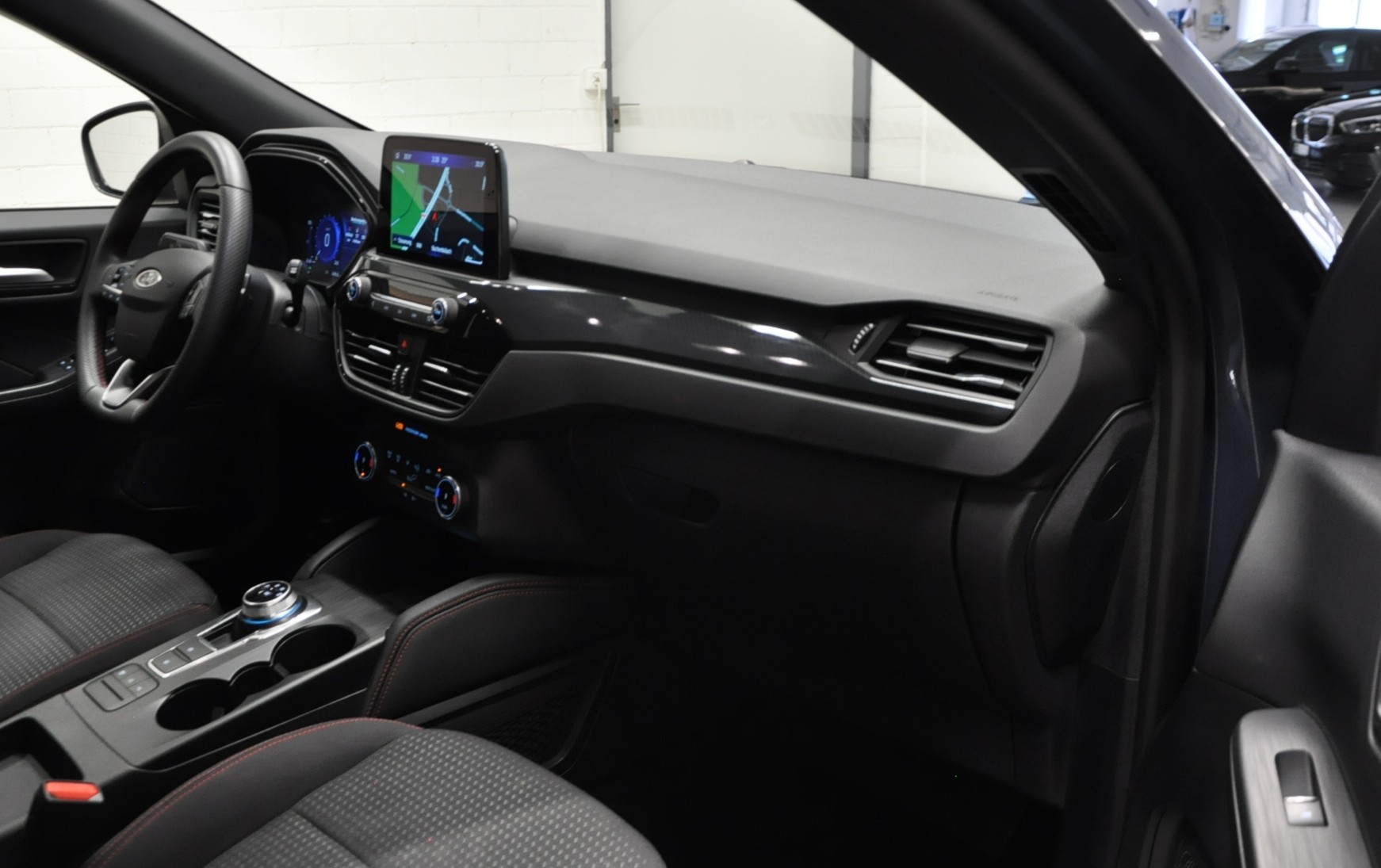 FORD Kuga 2.0 TDCi EcoBlue ST-Line 4WD-image-12