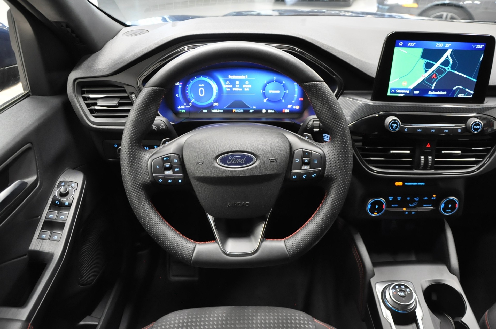 FORD Kuga 2.0 TDCi EcoBlue ST-Line 4WD-image-17